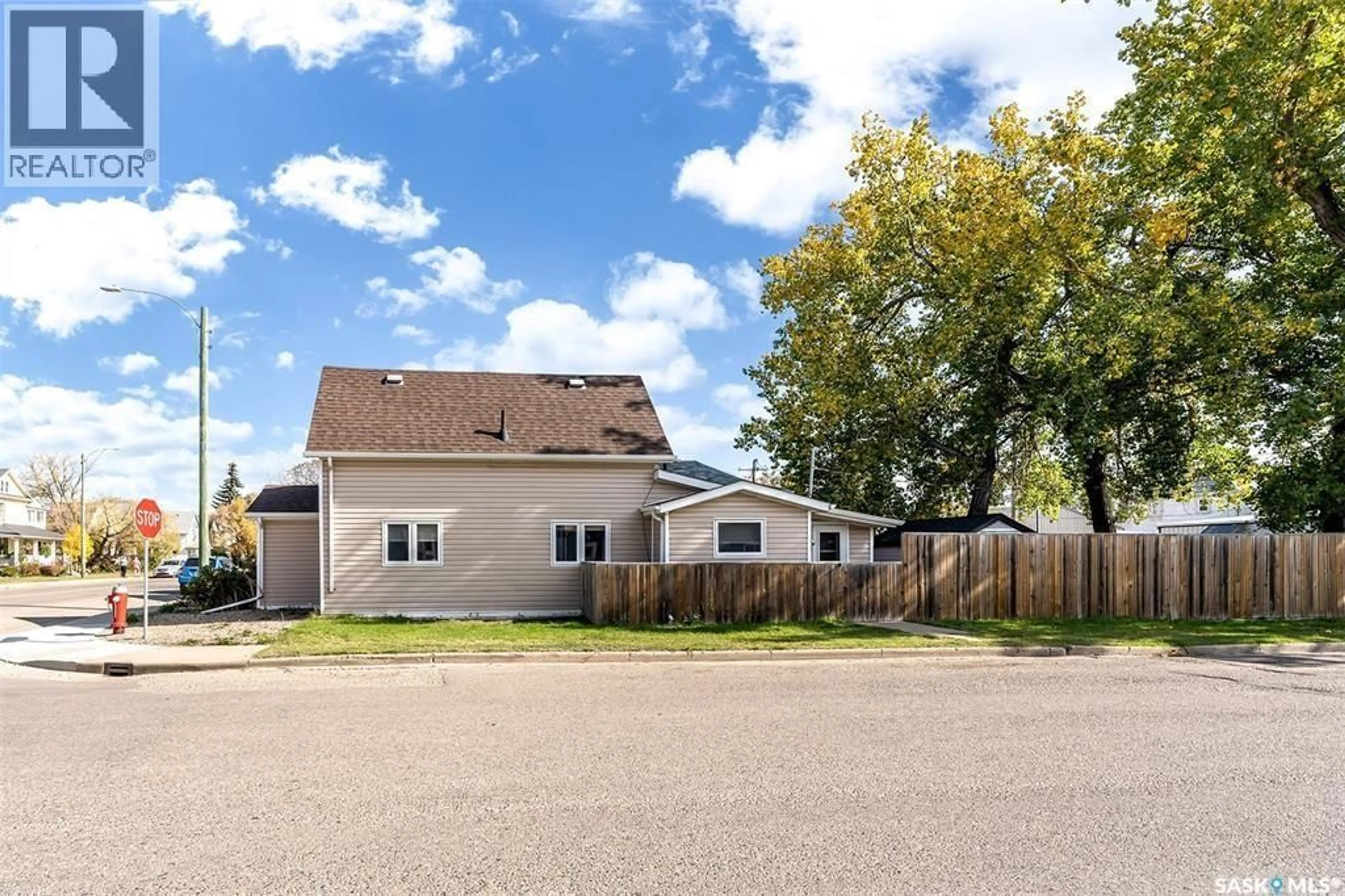 A pic from outside/outdoor area/front of a property/back of a property/a pic from drone, street for 377 FAIRFORD STREET, Moose Jaw Saskatchewan S6H1V8