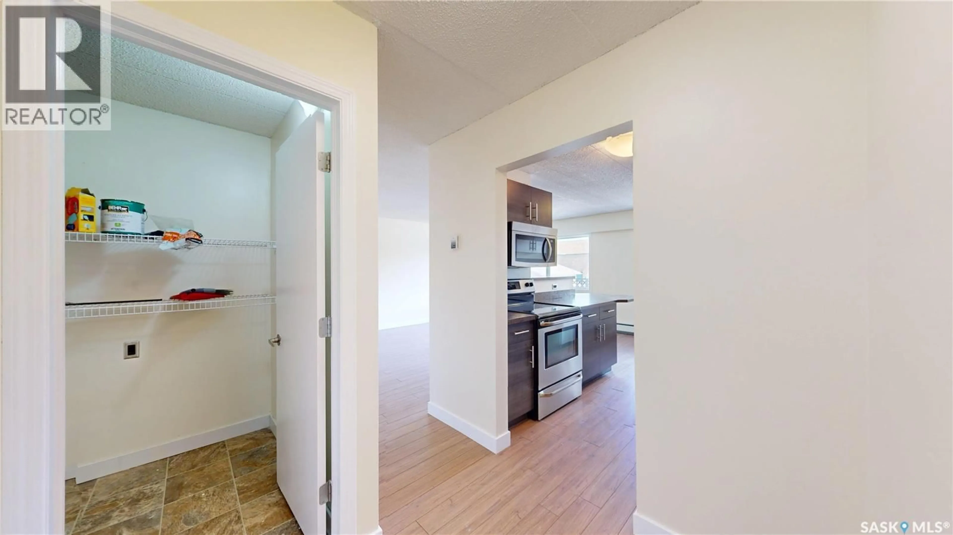 Standard kitchen, unknown for 12 405 LORNE STREET N, Regina Saskatchewan S4R3B2