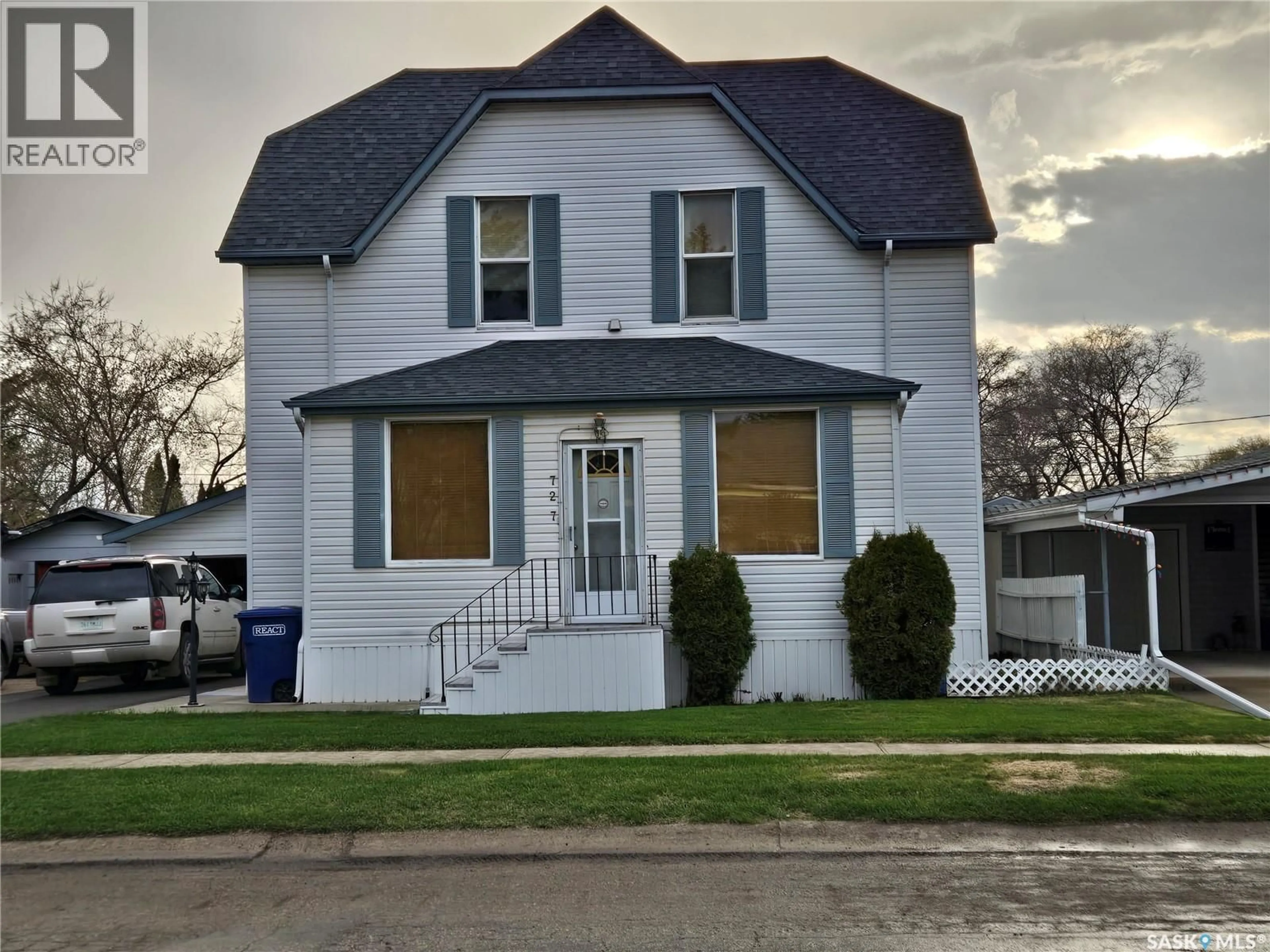 Home with vinyl exterior material, street for 727 10TH STREET, Humboldt Saskatchewan S0K2A0