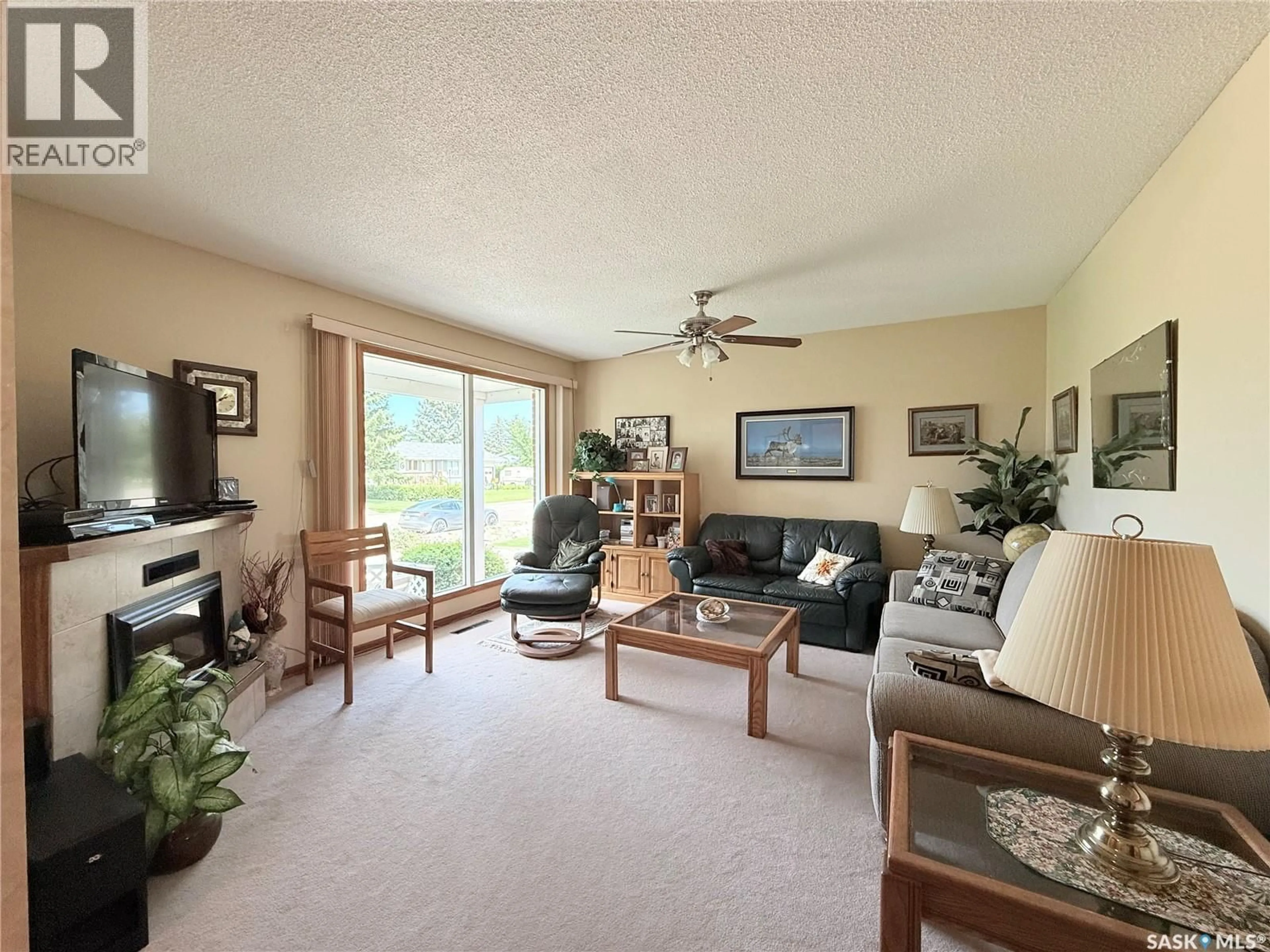 Living room with furniture, unknown for 51 TUFTS CRESCENT, Outlook Saskatchewan S0L2N0