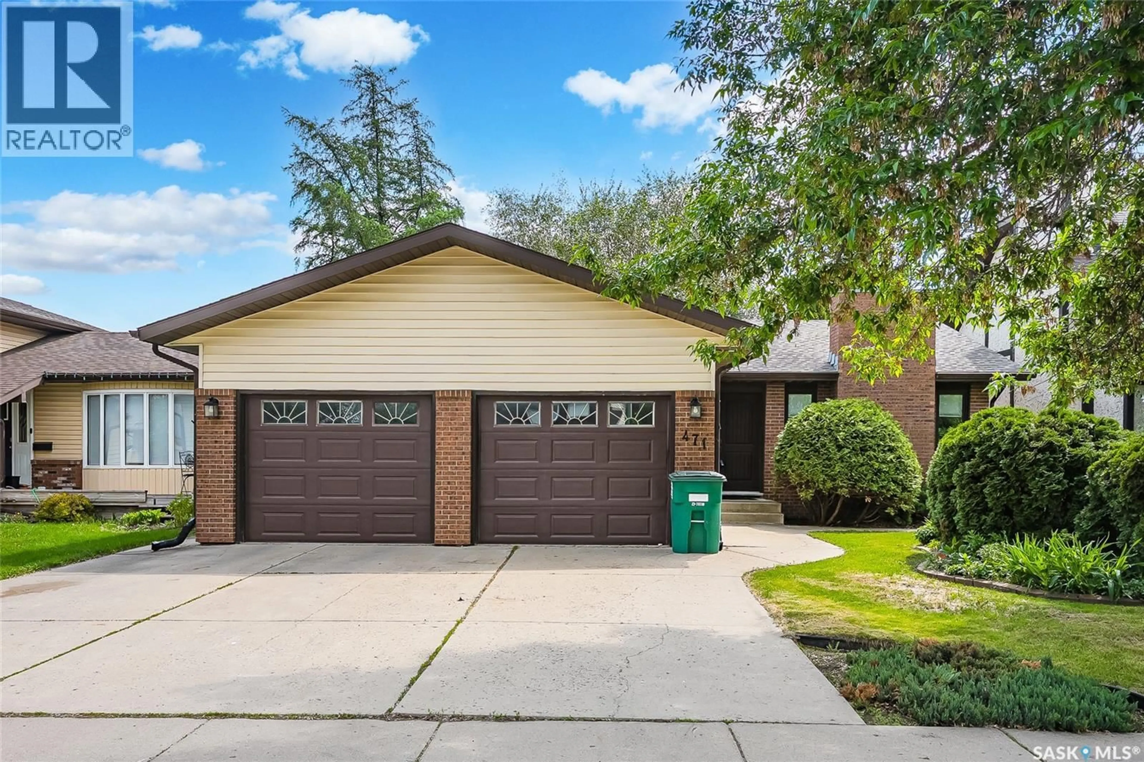 Home with vinyl exterior material, street for 471 WAKABAYASHI CRESCENT, Saskatoon Saskatchewan S7K7M6