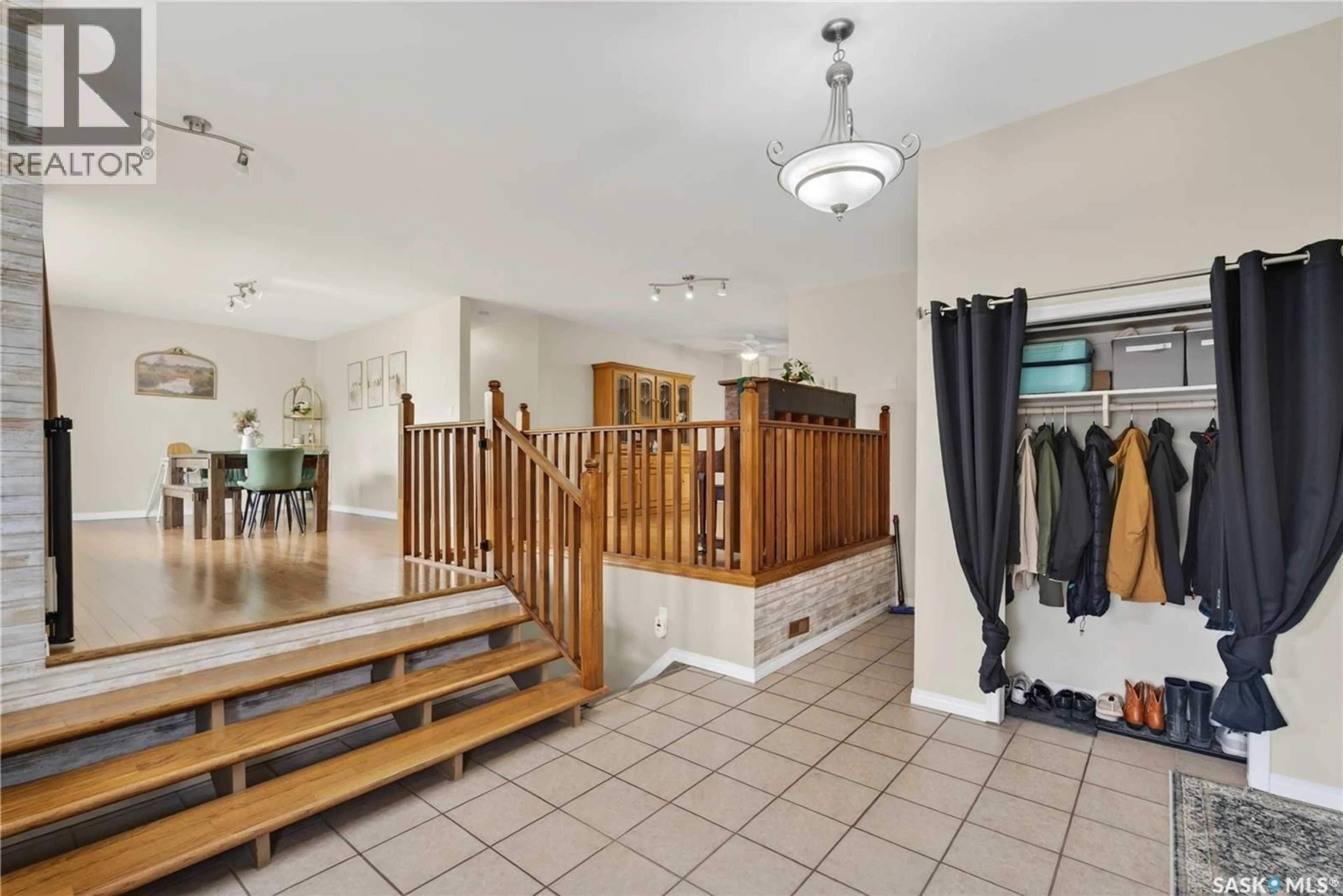 Indoor foyer for 1039 7TH STREET, Humboldt Saskatchewan S0K2A0