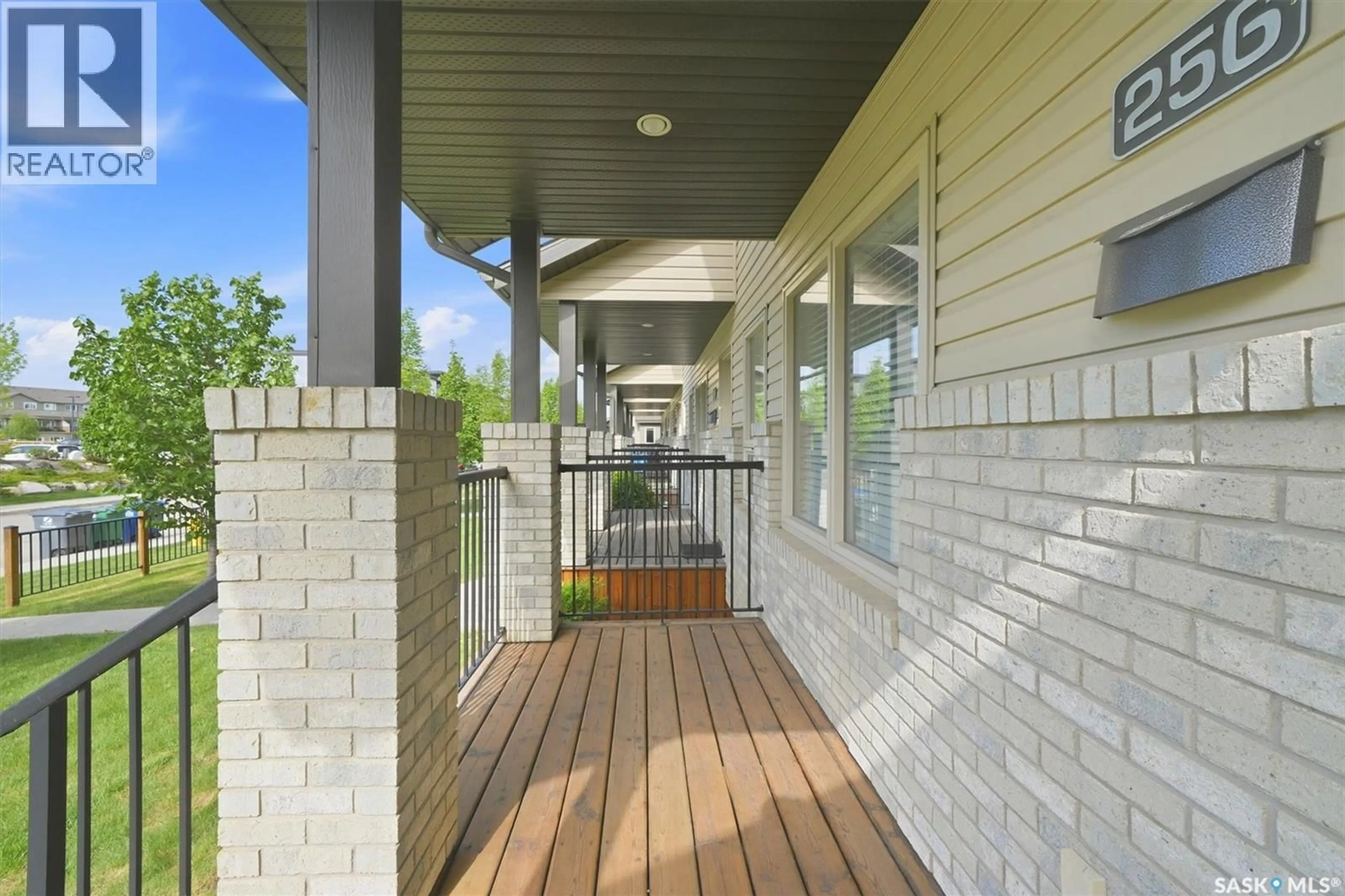 Patio, street for 256 MANINGAS BEND, Saskatoon Saskatchewan S7W0P5