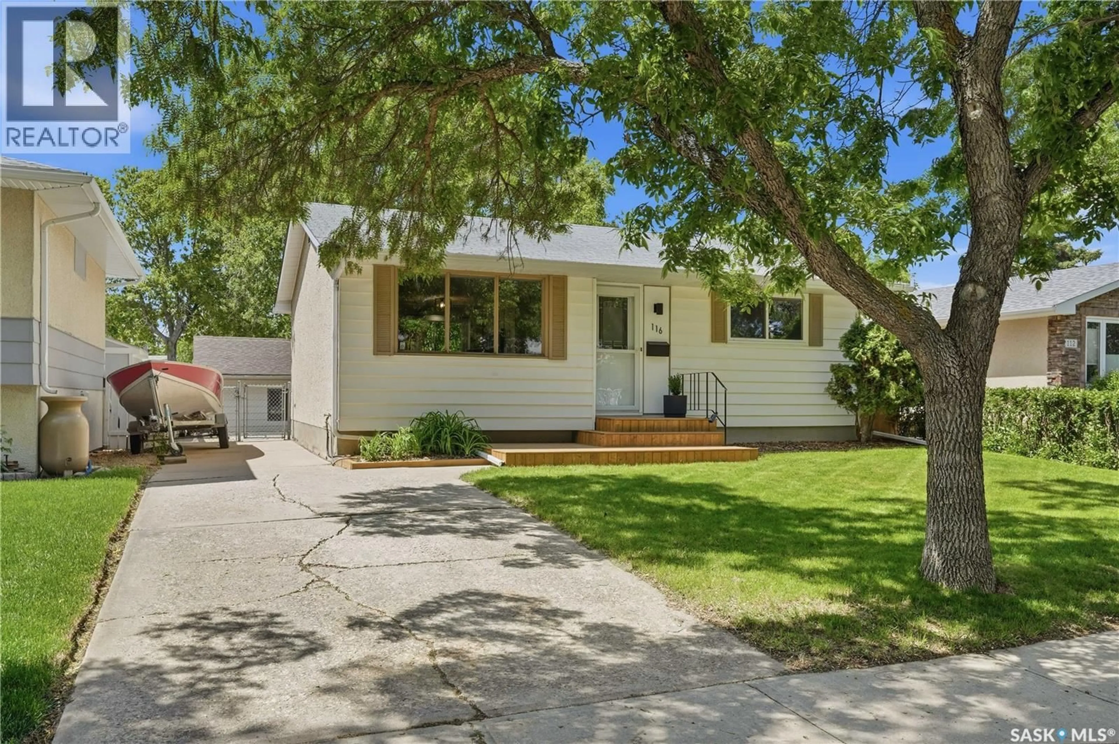 Home with vinyl exterior material, street for 116 STRAUB STREET, Regina Saskatchewan S4T6G8