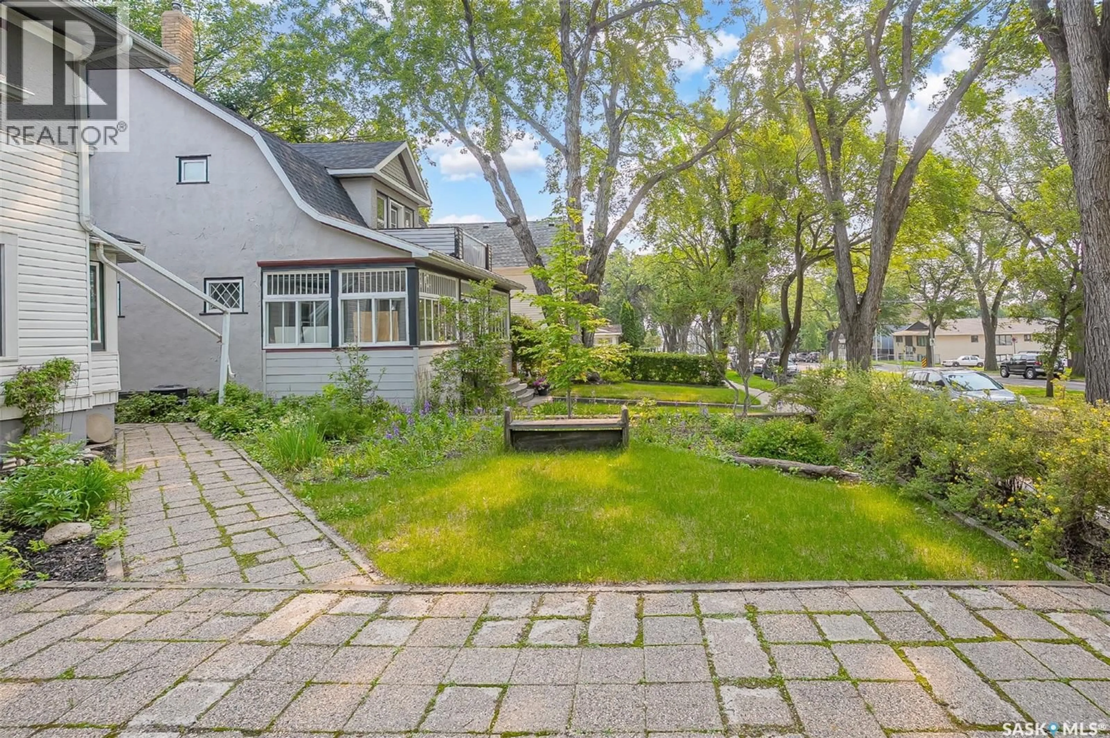 Patio, street for 214 29TH STREET, Saskatoon Saskatchewan S7L0L9
