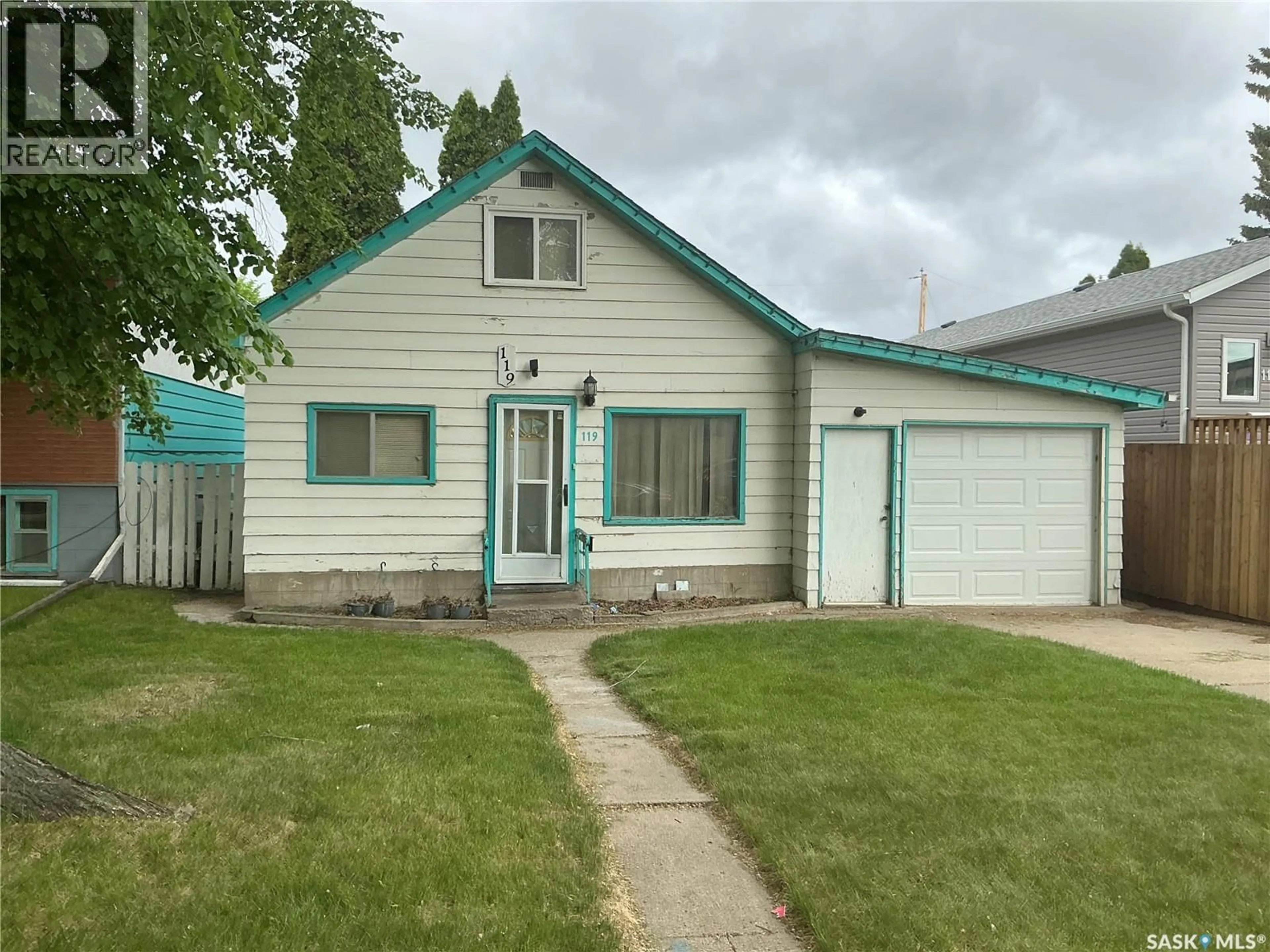 Home with vinyl exterior material, street for 119 Q AVENUE, Saskatoon Saskatchewan S7M2X9