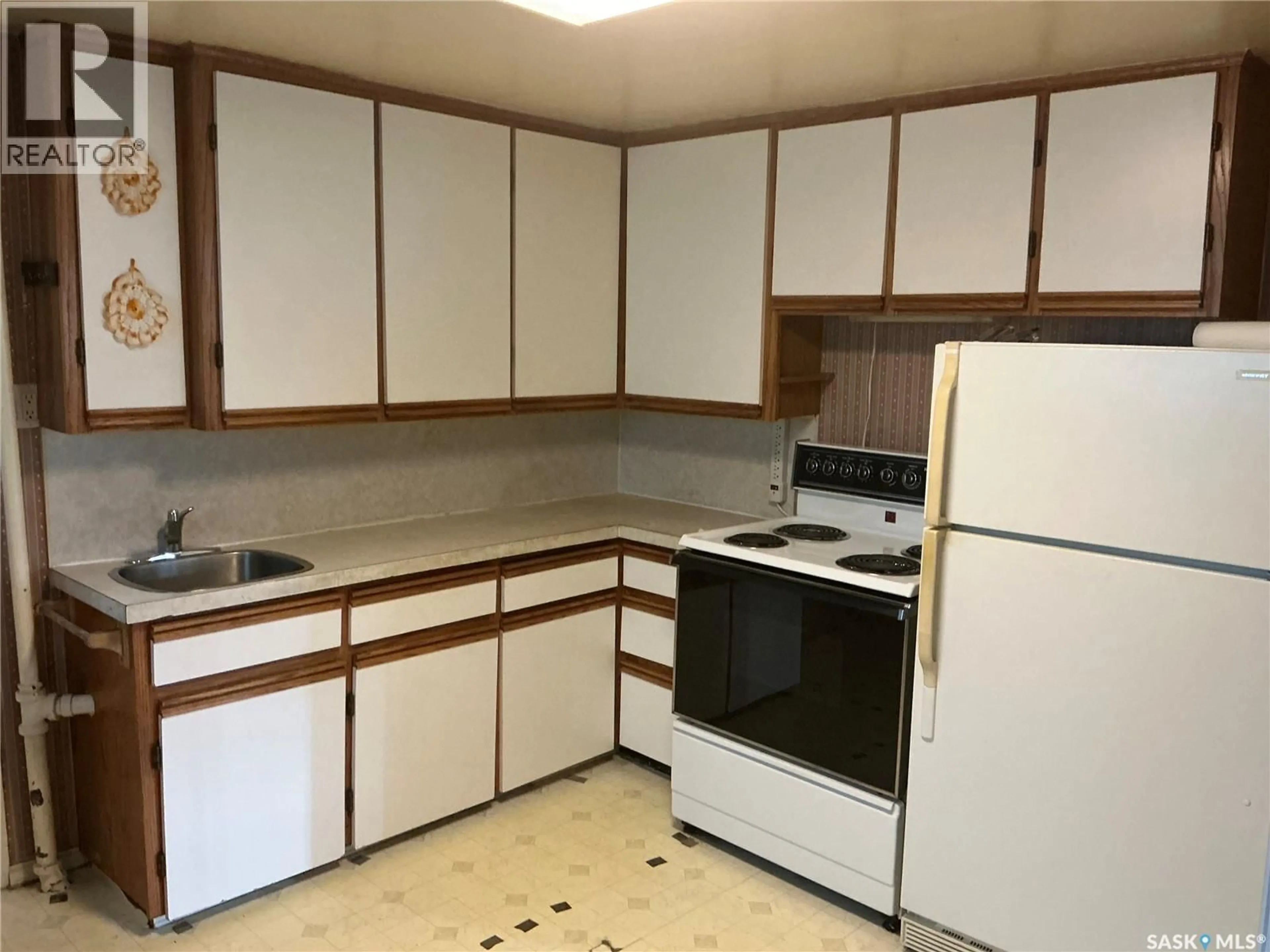 Standard kitchen, unknown for 119 Q AVENUE, Saskatoon Saskatchewan S7M2X9