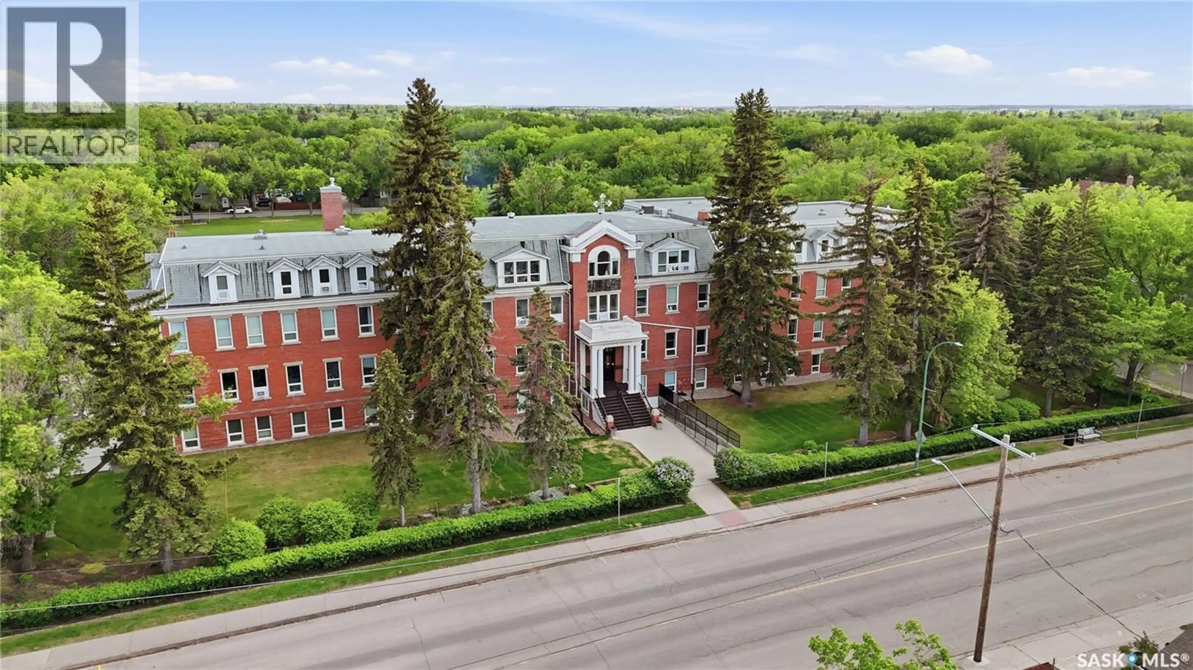A pic from outside/outdoor area/front of a property/back of a property/a pic from drone, building for 303 - 3225 13TH STREET, Regina Saskatchewan S4T1P5
