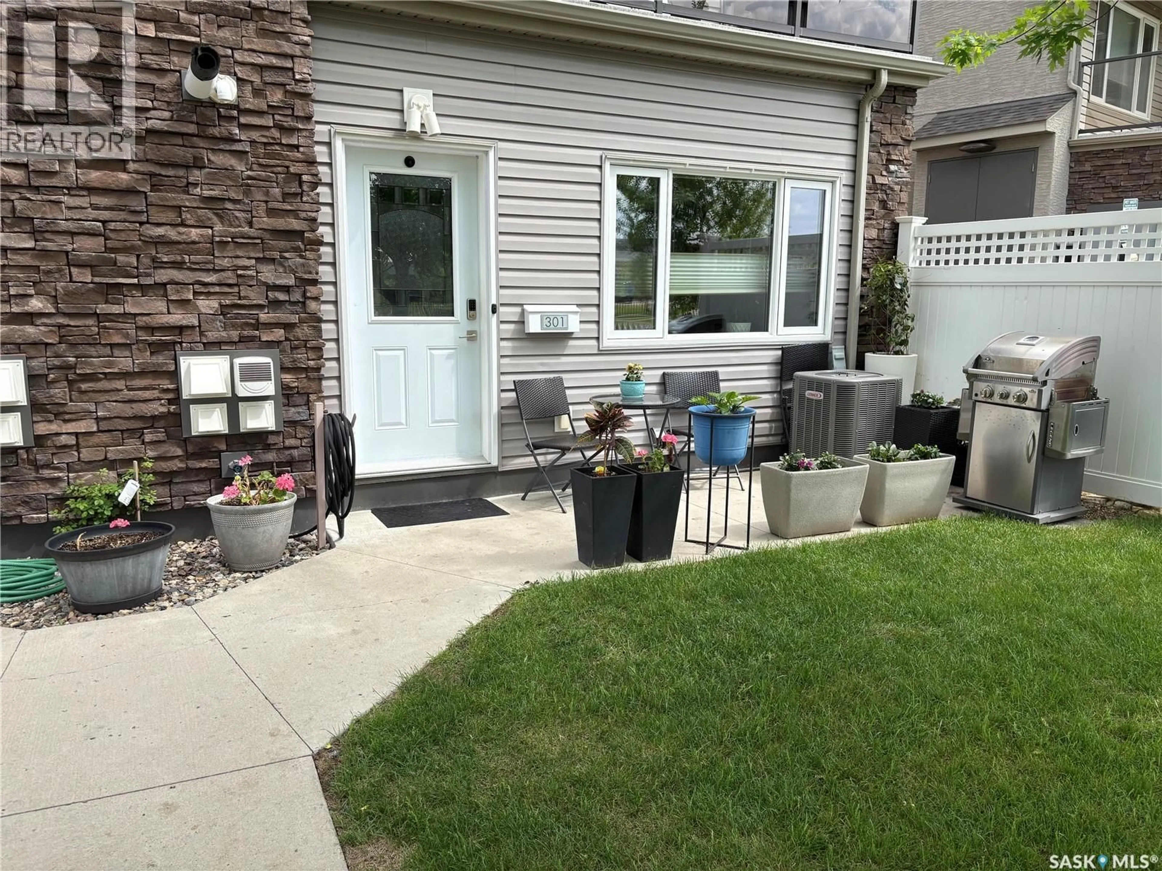 Patio, street for 115 - 301 DALGLEISH LINK, Saskatoon Saskatchewan S7W0N5