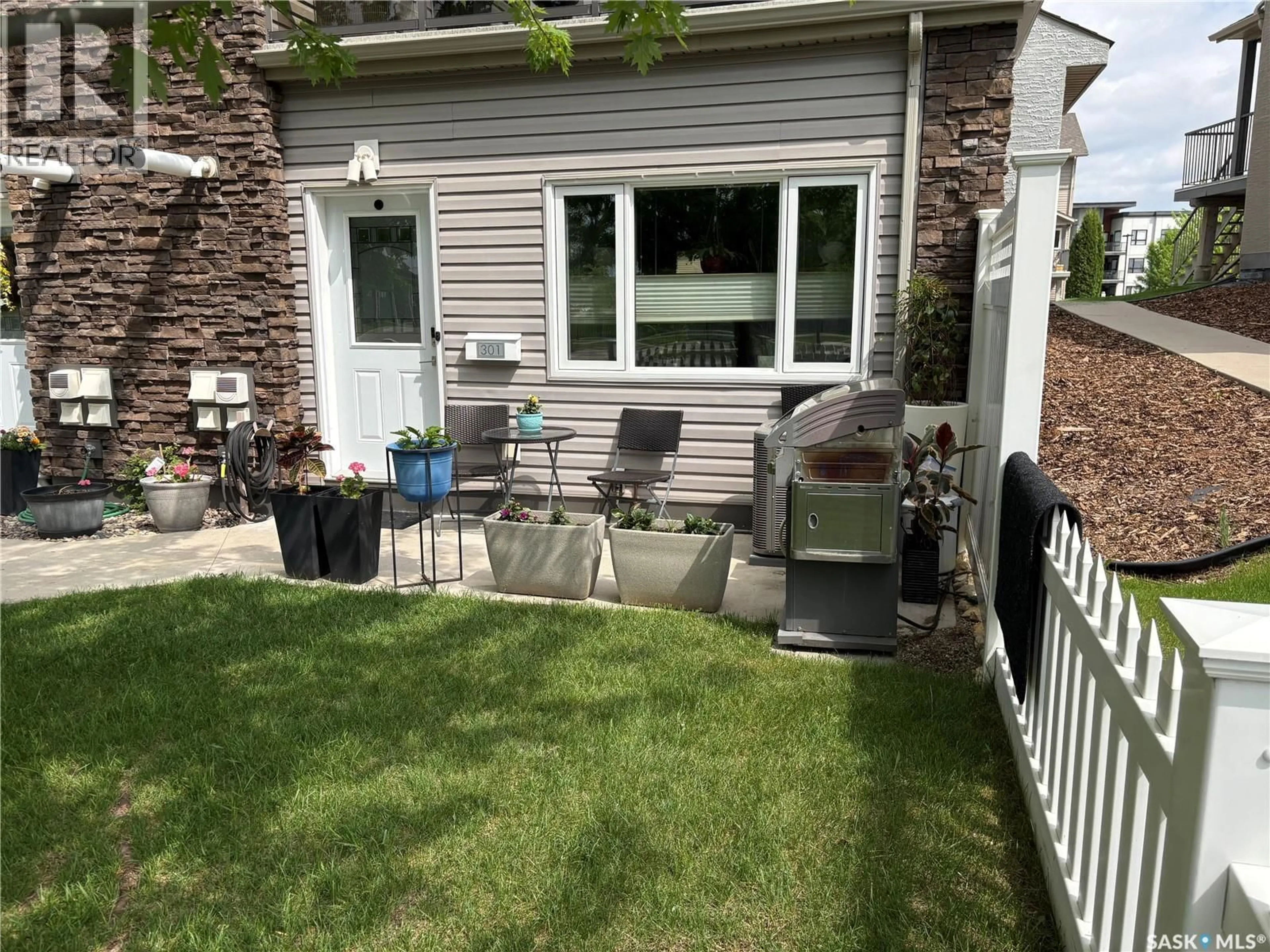 Patio, street for 115 - 301 DALGLEISH LINK, Saskatoon Saskatchewan S7W0N5