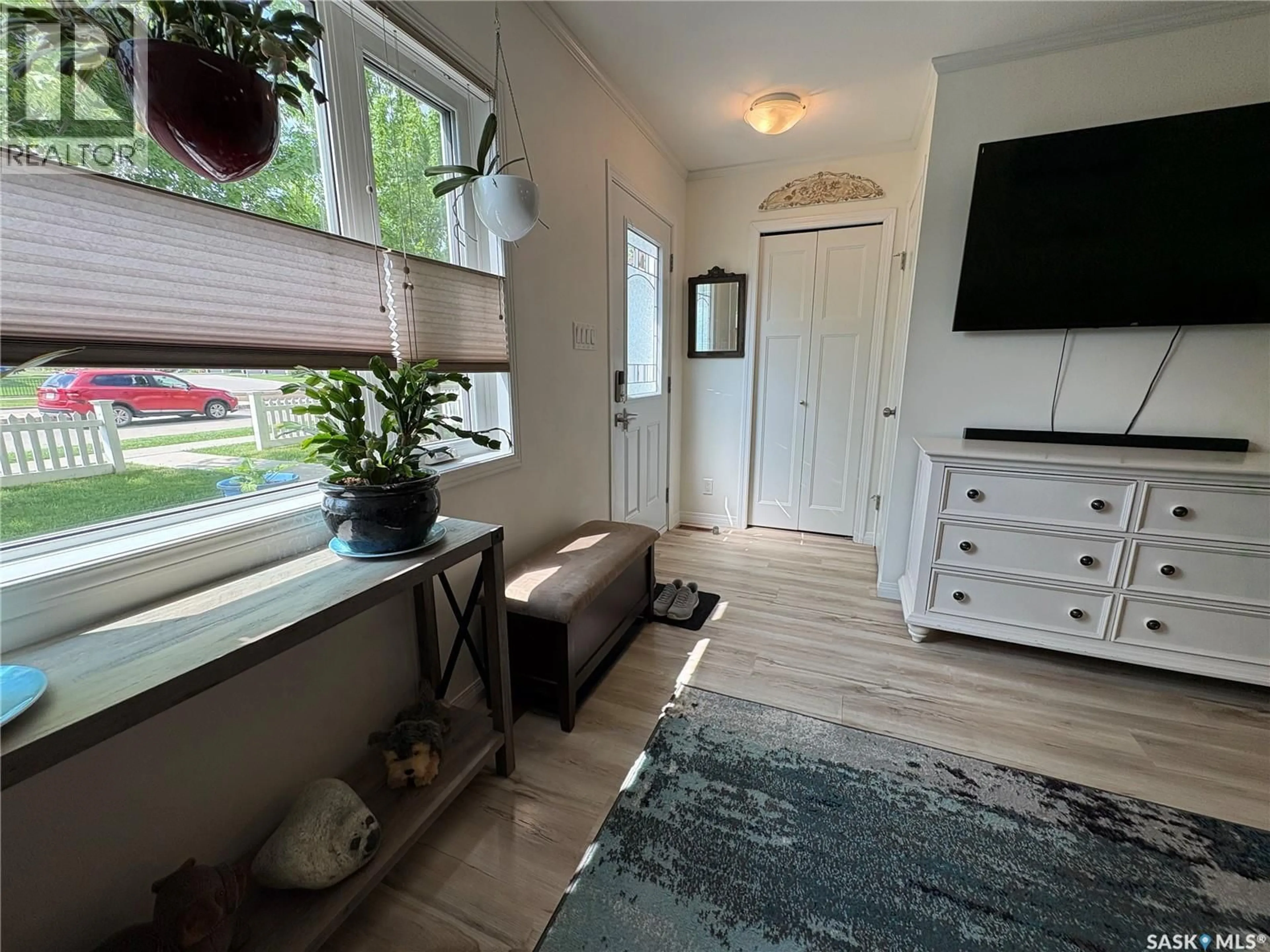 Indoor entryway for 115 - 301 DALGLEISH LINK, Saskatoon Saskatchewan S7W0N5