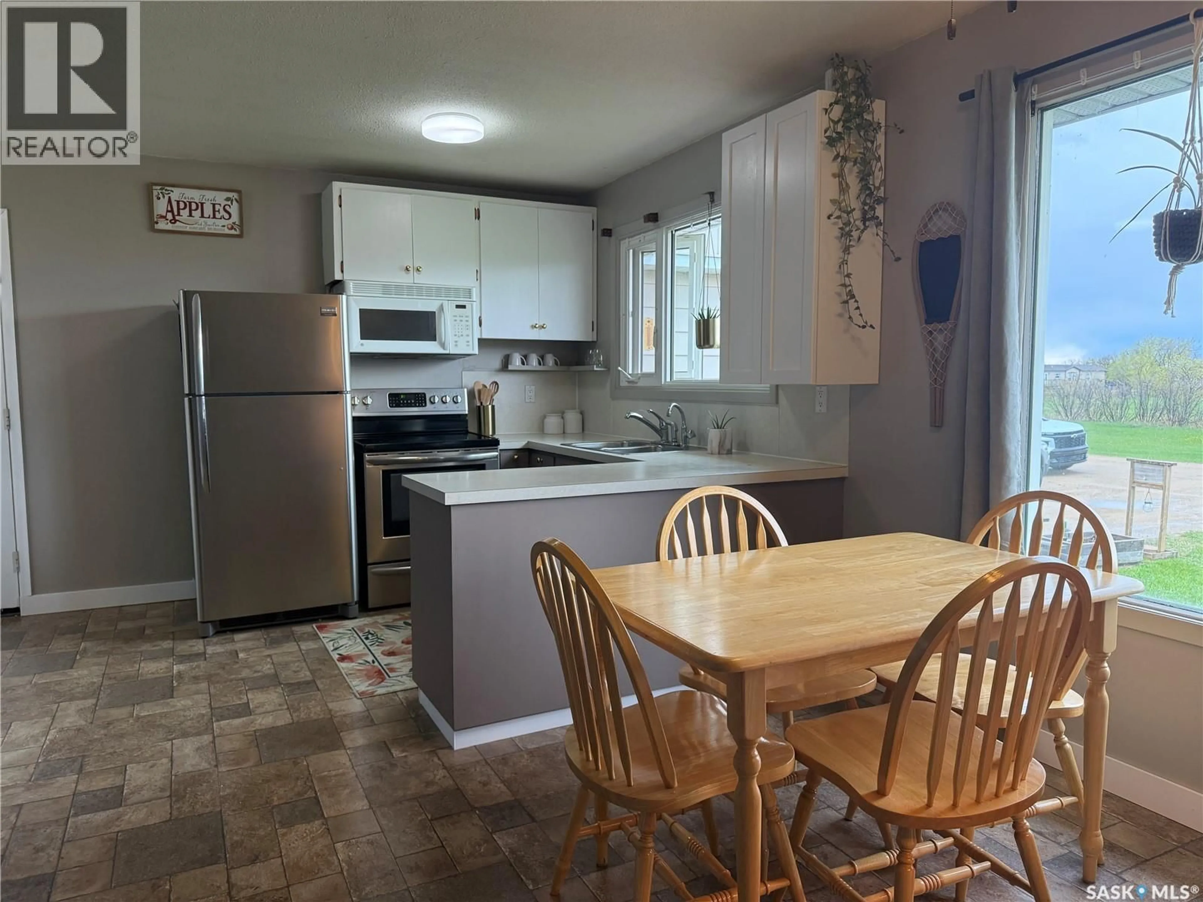 Standard kitchen, unknown for 401 GOLSPIE STREET, Craik Saskatchewan S0G0V0