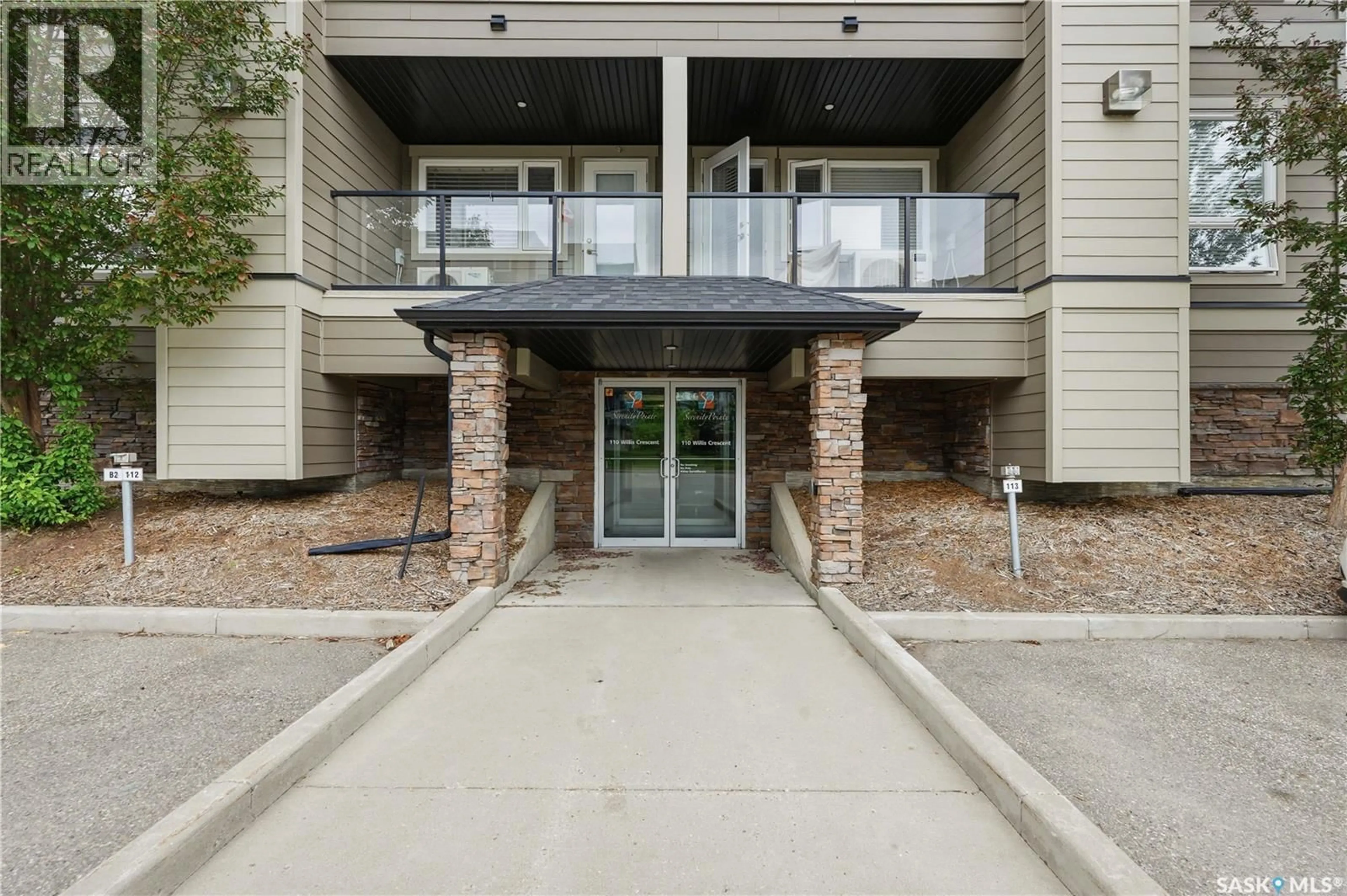 Indoor foyer for 110 - 5314 WILLIS CRESCENT, Saskatoon Saskatchewan S7T0N5