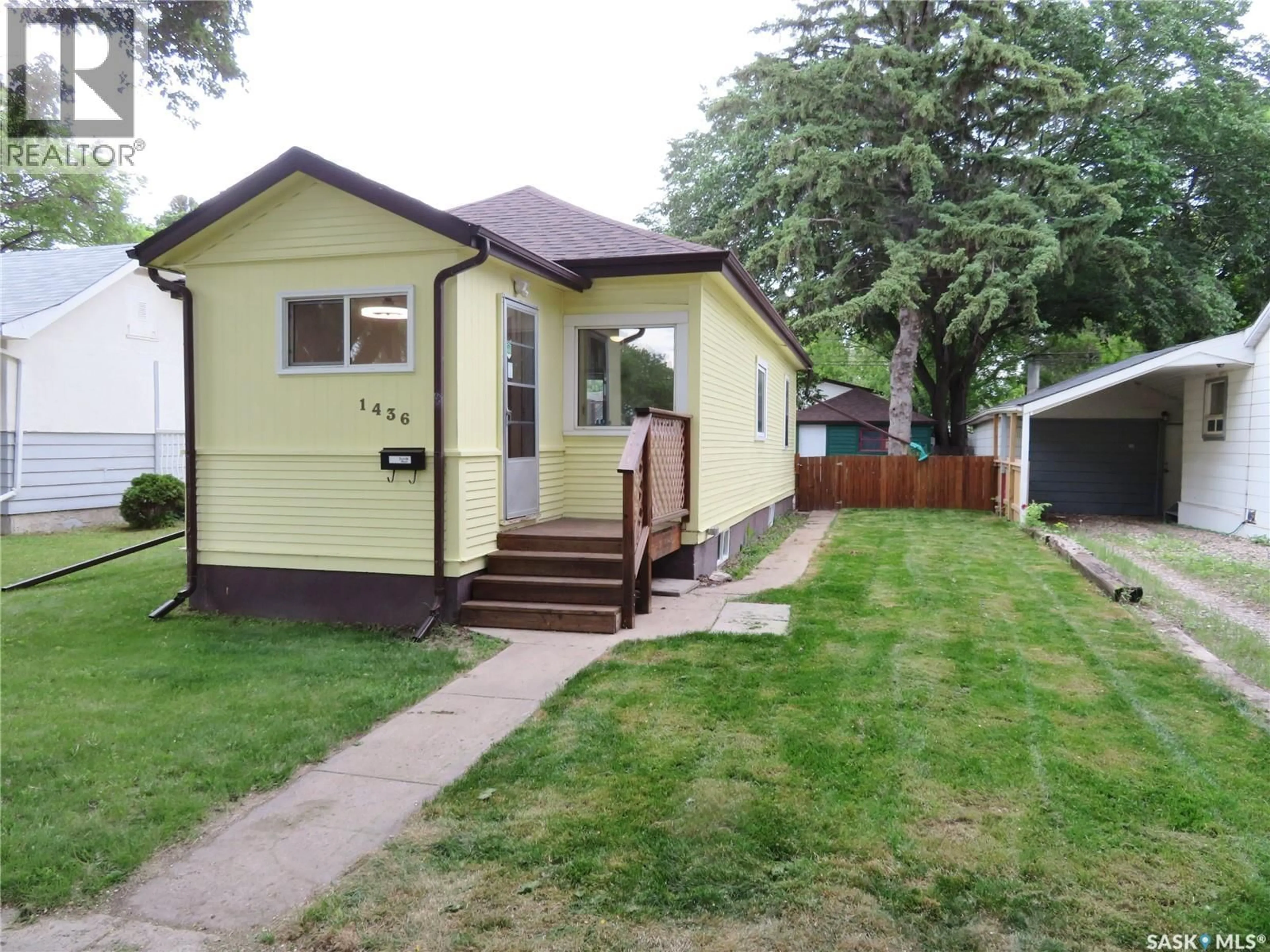 Home with vinyl exterior material, street for 1436 E AVENUE, Saskatoon Saskatchewan S7L1T6