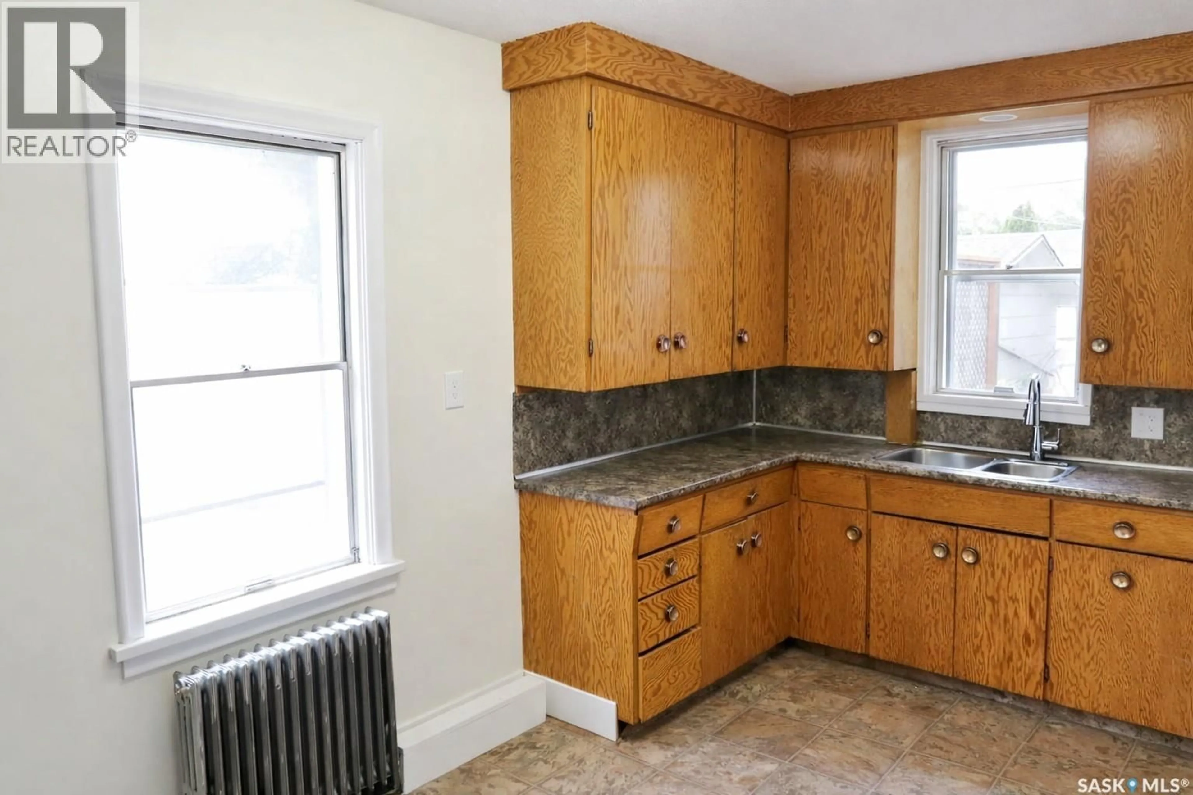 Standard kitchen, unknown for 1436 E AVENUE, Saskatoon Saskatchewan S7L1T6