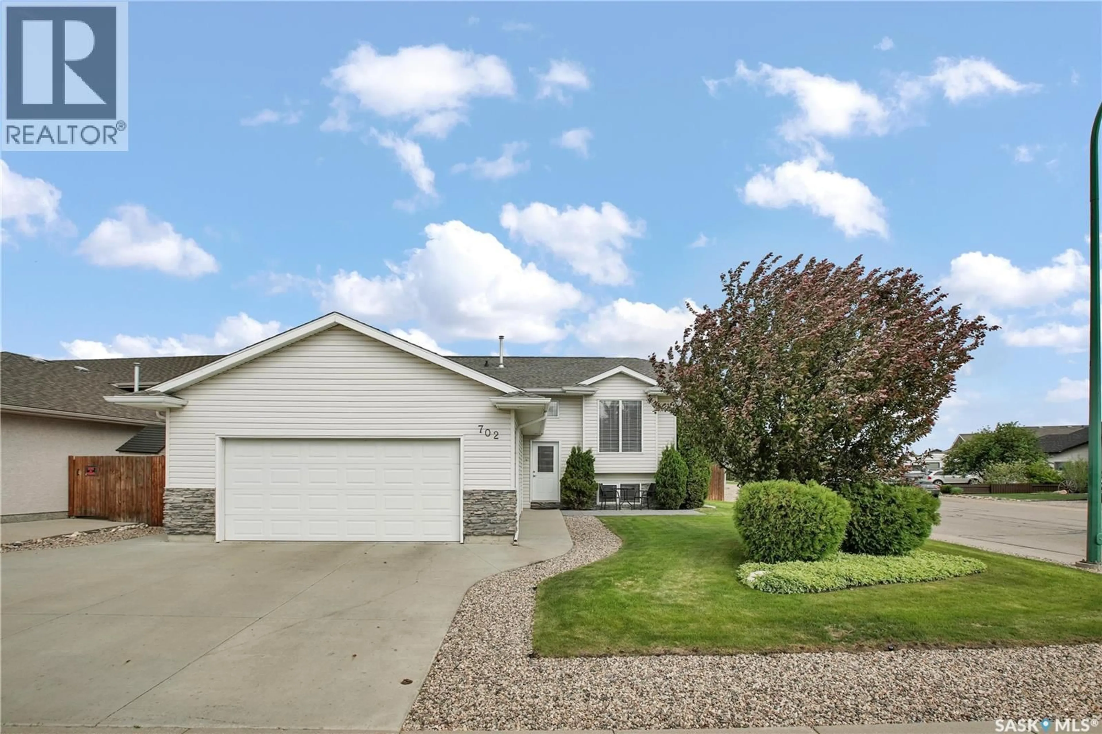 Home with vinyl exterior material, street for 702 GRABOWSKI CRESCENT, Warman Saskatchewan S0K4S0