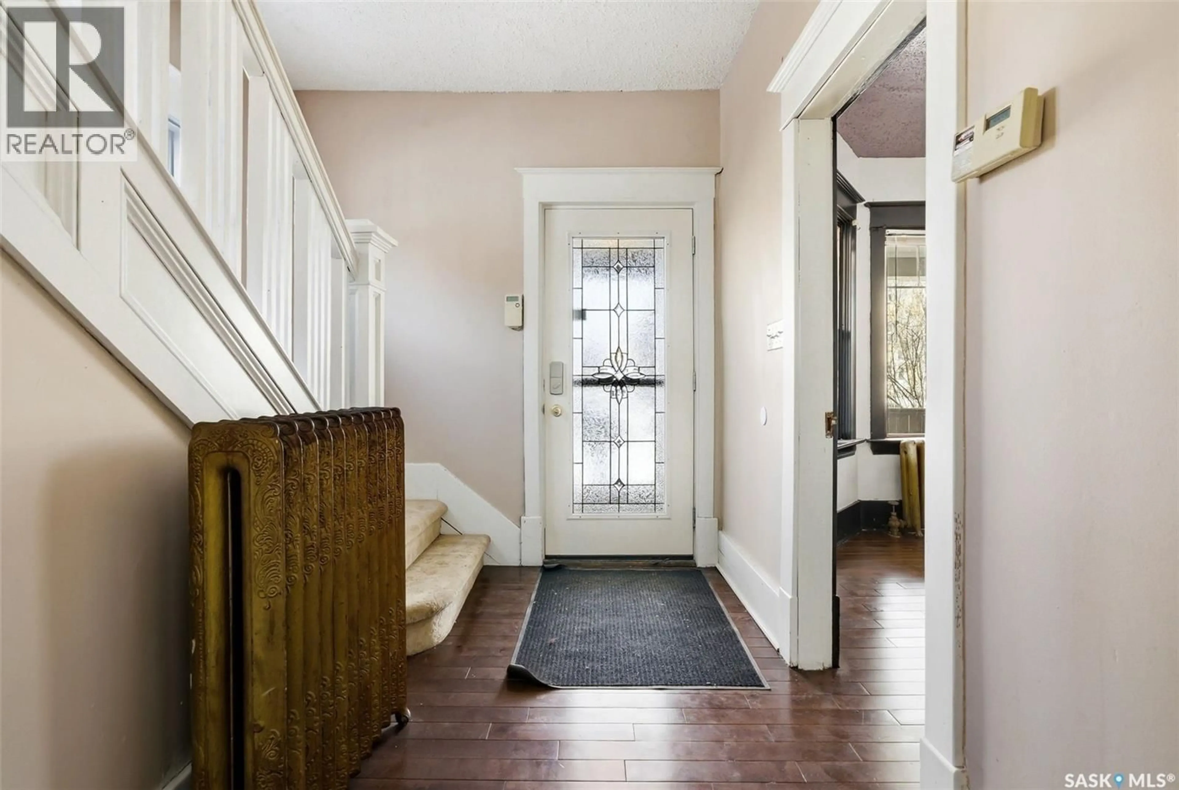 Indoor entryway for 2026 GARNET STREET, Regina Saskatchewan S4T2Z6