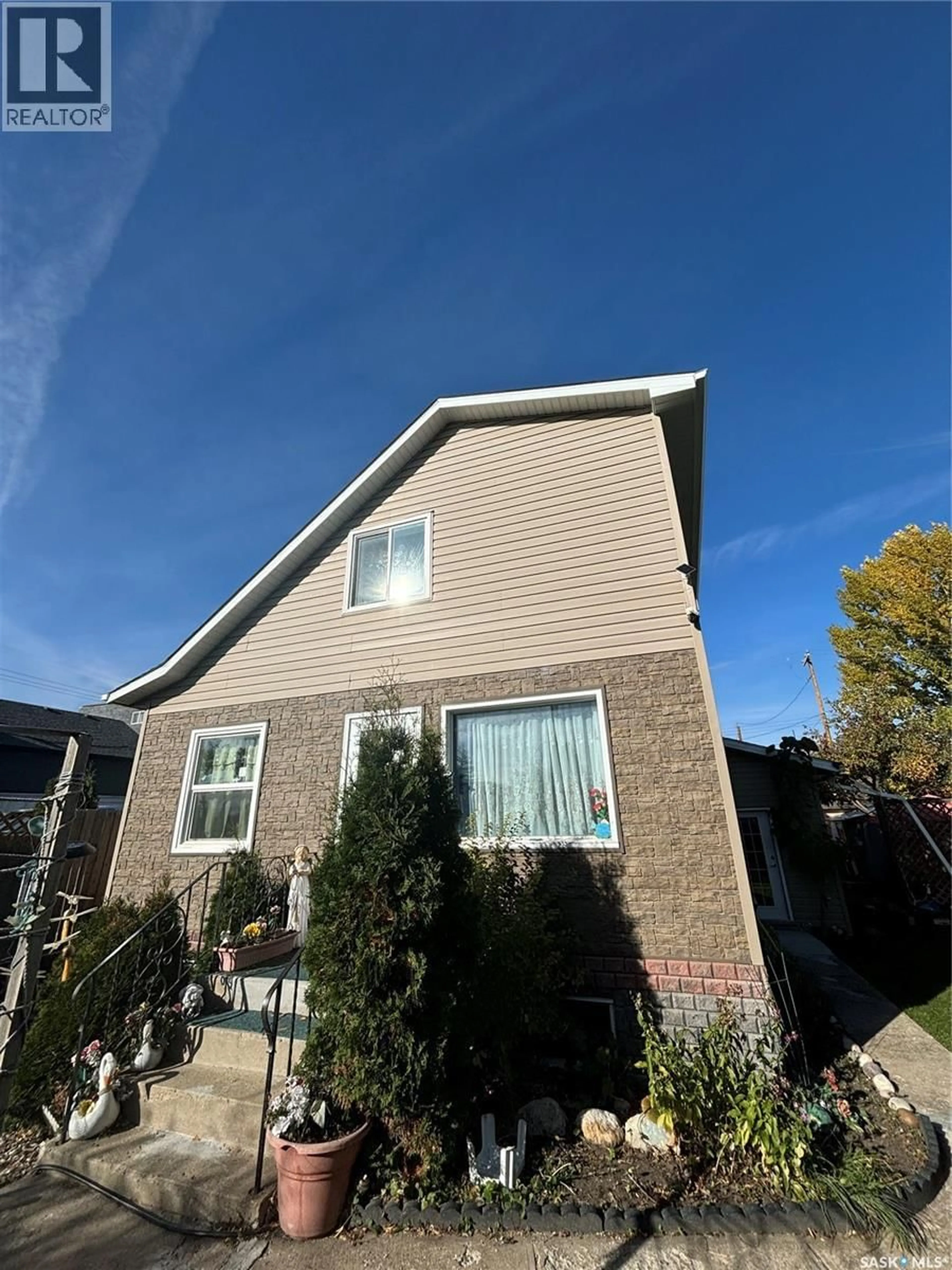 Home with vinyl exterior material, street for 2216 20TH STREET, Saskatoon Saskatchewan S7M1B1
