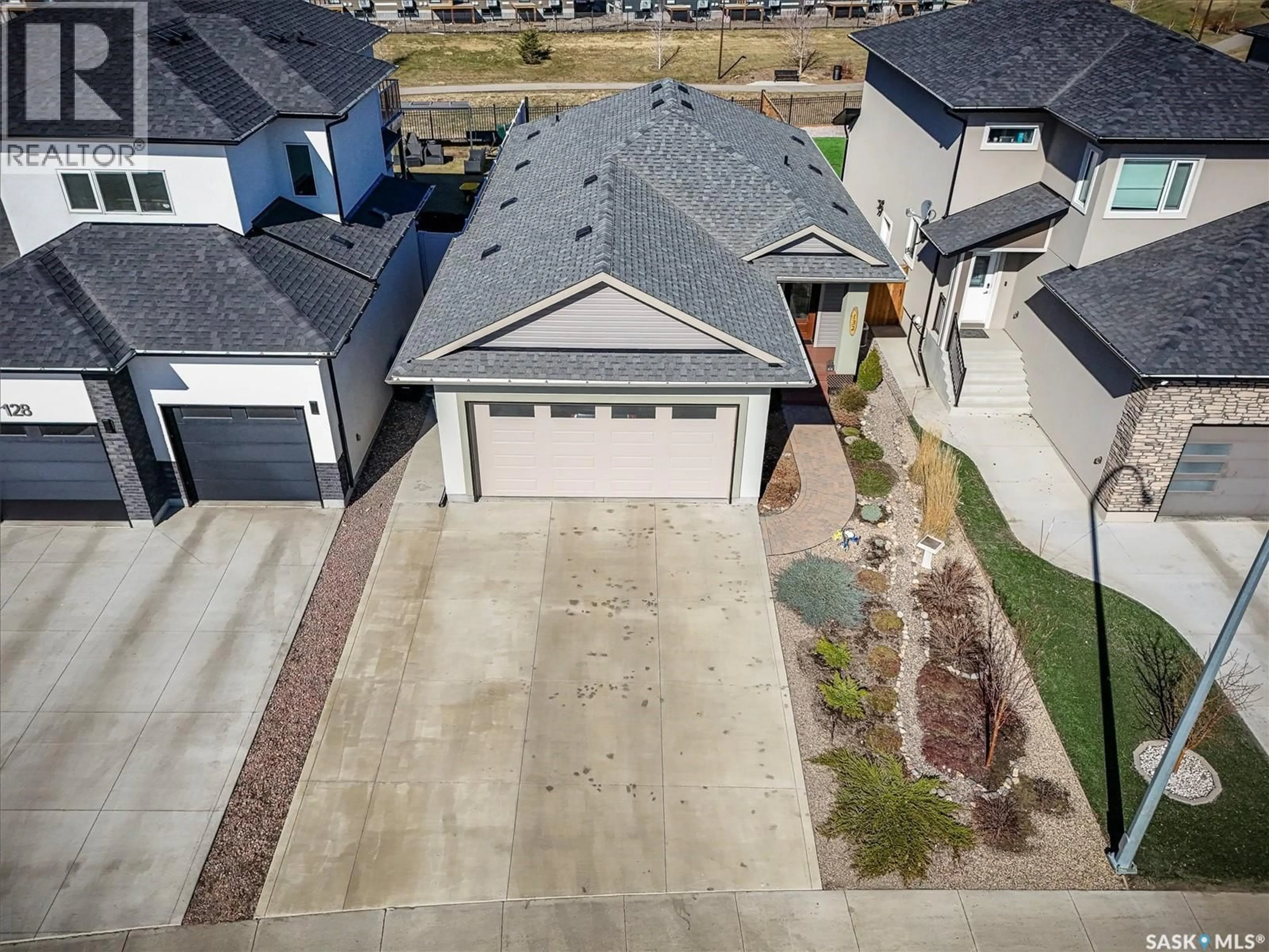 A pic from outside/outdoor area/front of a property/back of a property/a pic from drone, street for 132 FORSEY AVENUE, Saskatoon Saskatchewan S7W0Z6