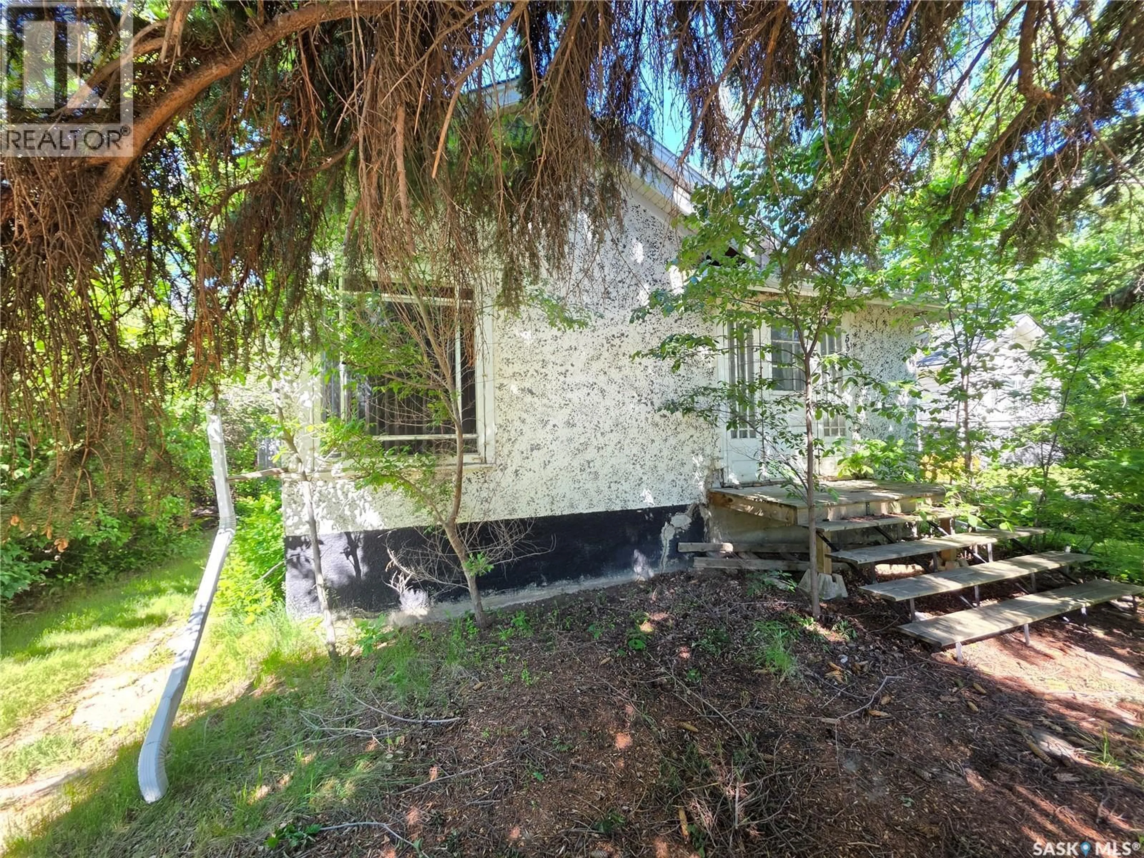 A pic from outside/outdoor area/front of a property/back of a property/a pic from drone, street for 534 1ST AVENUE, Swift Current Saskatchewan S9H0N6