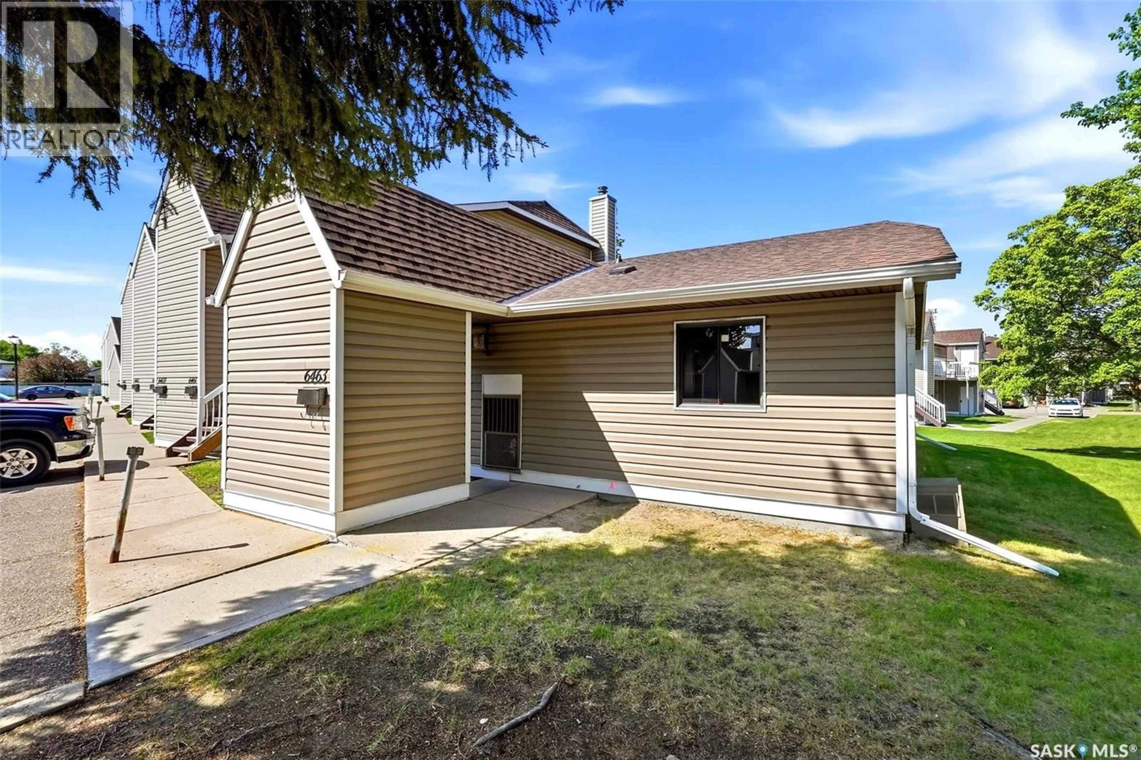 Home with vinyl exterior material, unknown for 6463 ROCHDALE BOULEVARD, Regina Saskatchewan S4X2Y9