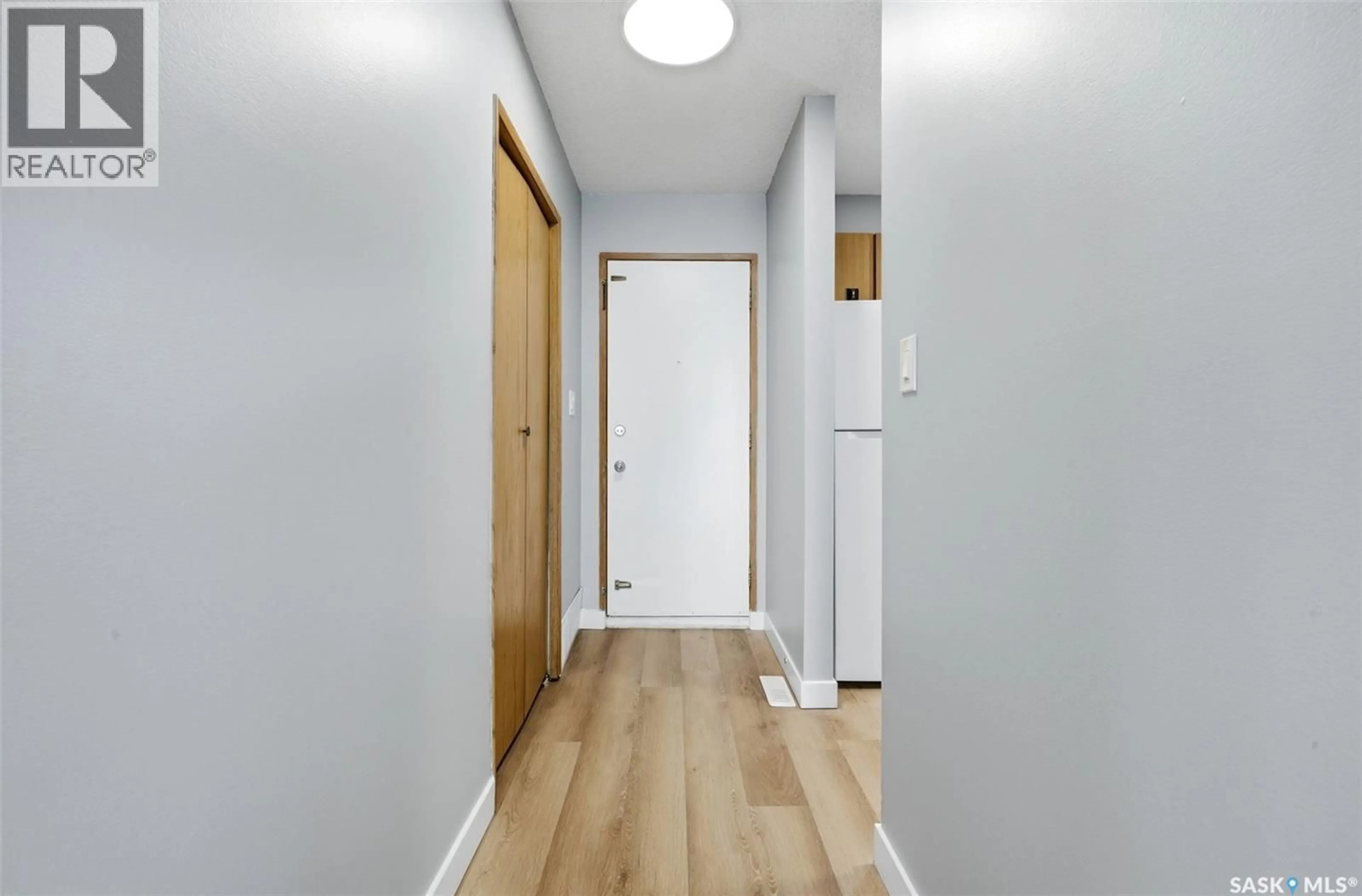 Indoor entryway for 6463 ROCHDALE BOULEVARD, Regina Saskatchewan S4X2Y9