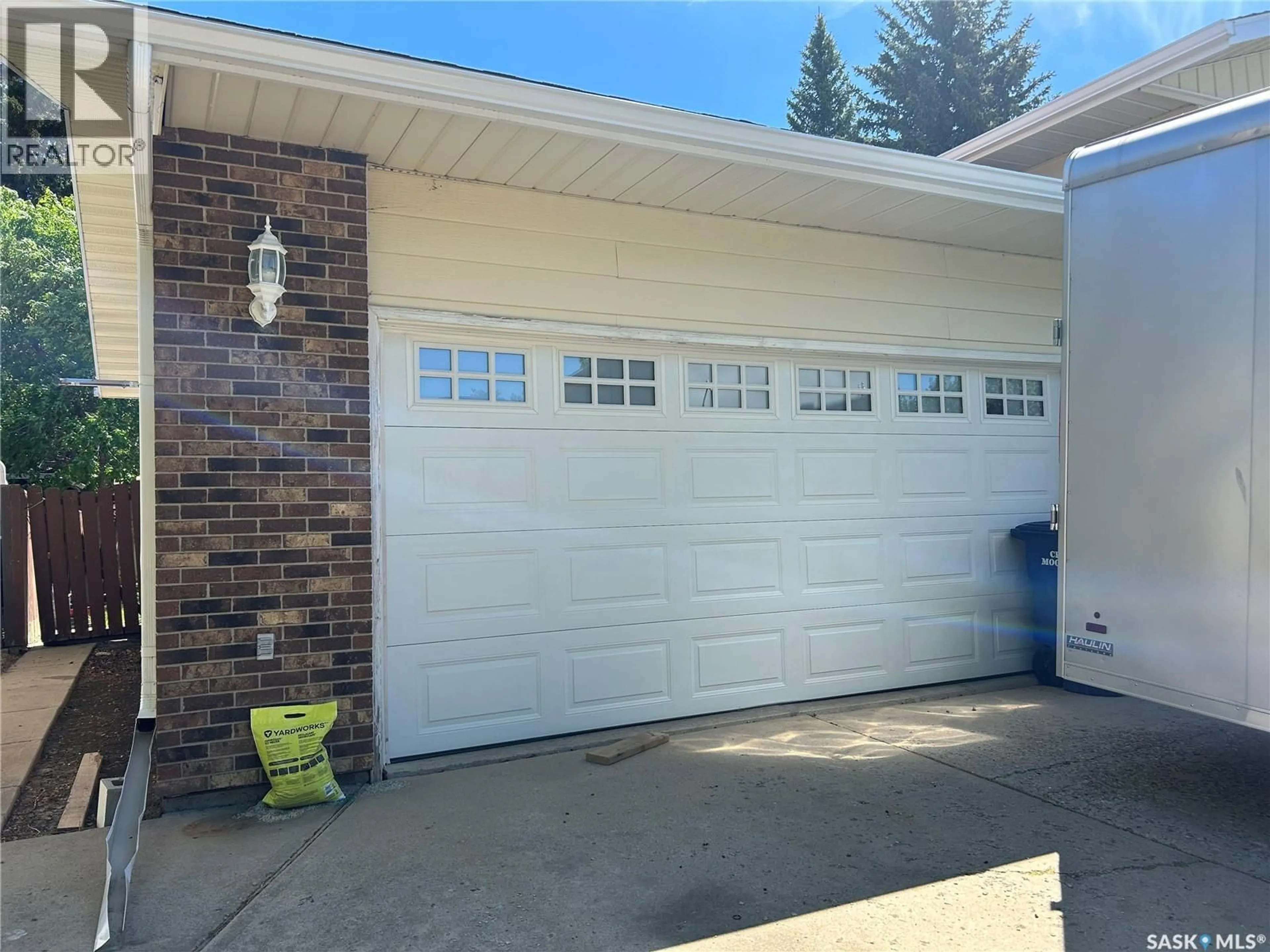 Indoor garage for 1639 11TH AVENUE, Moose Jaw Saskatchewan S6H6M5