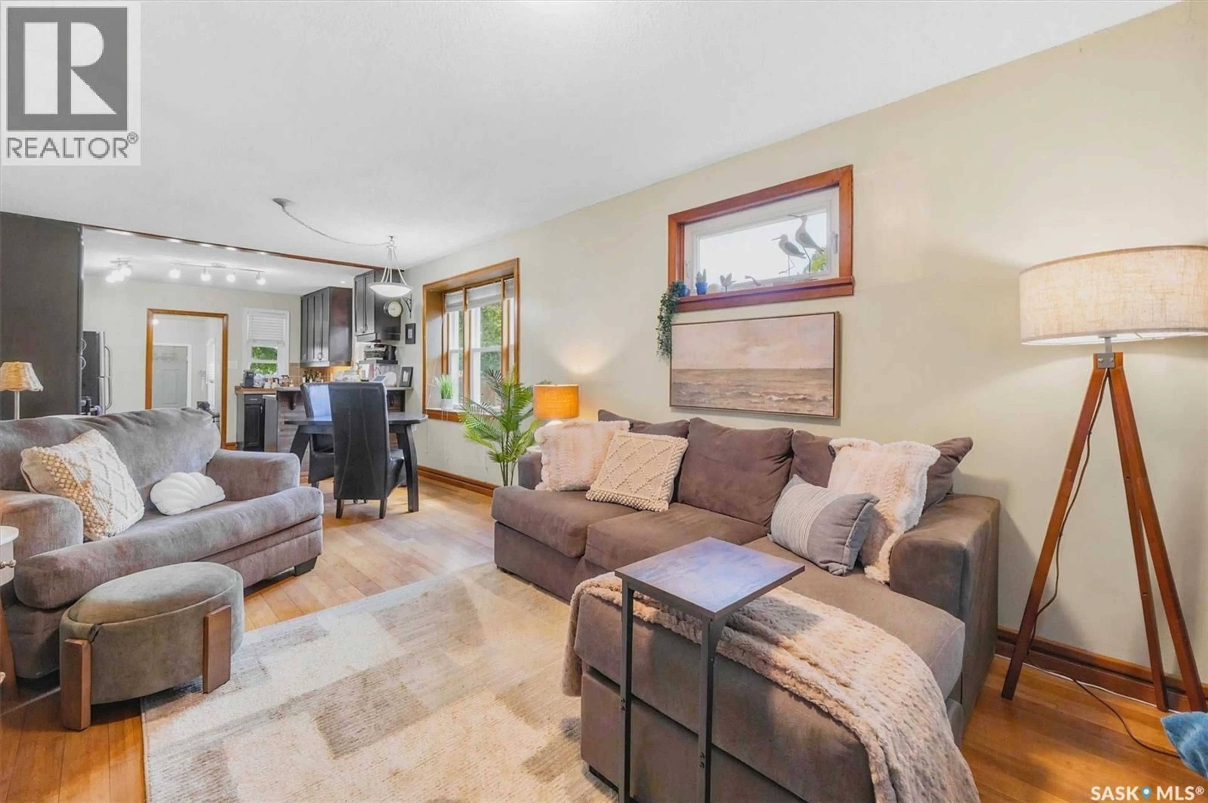 Living room with furniture, unknown for 1602 C AVENUE, Saskatoon Saskatchewan S7L1L5