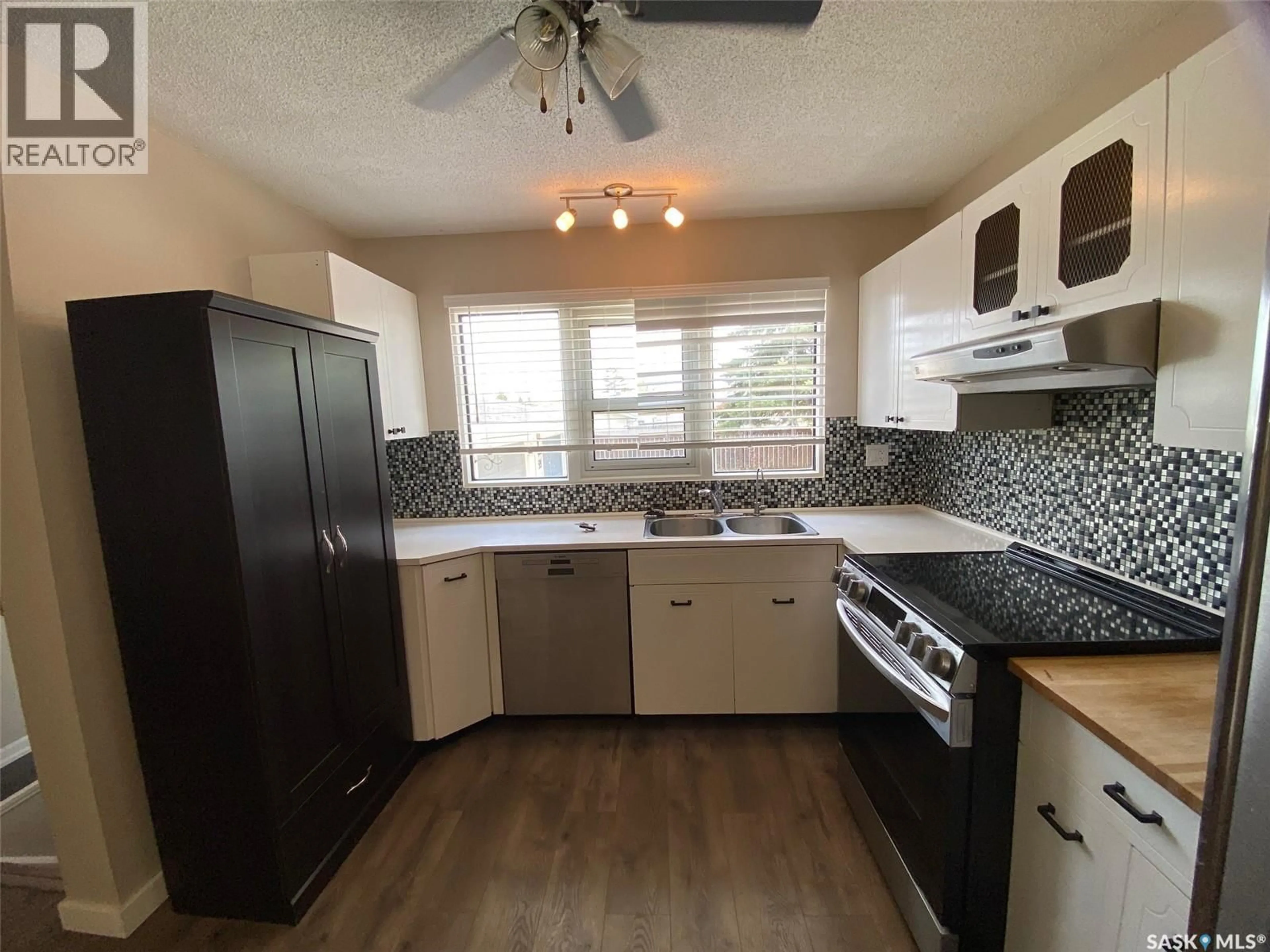 Standard kitchen, unknown for 59 DEERWOOD CRESCENT, Yorkton Saskatchewan S3N2M4