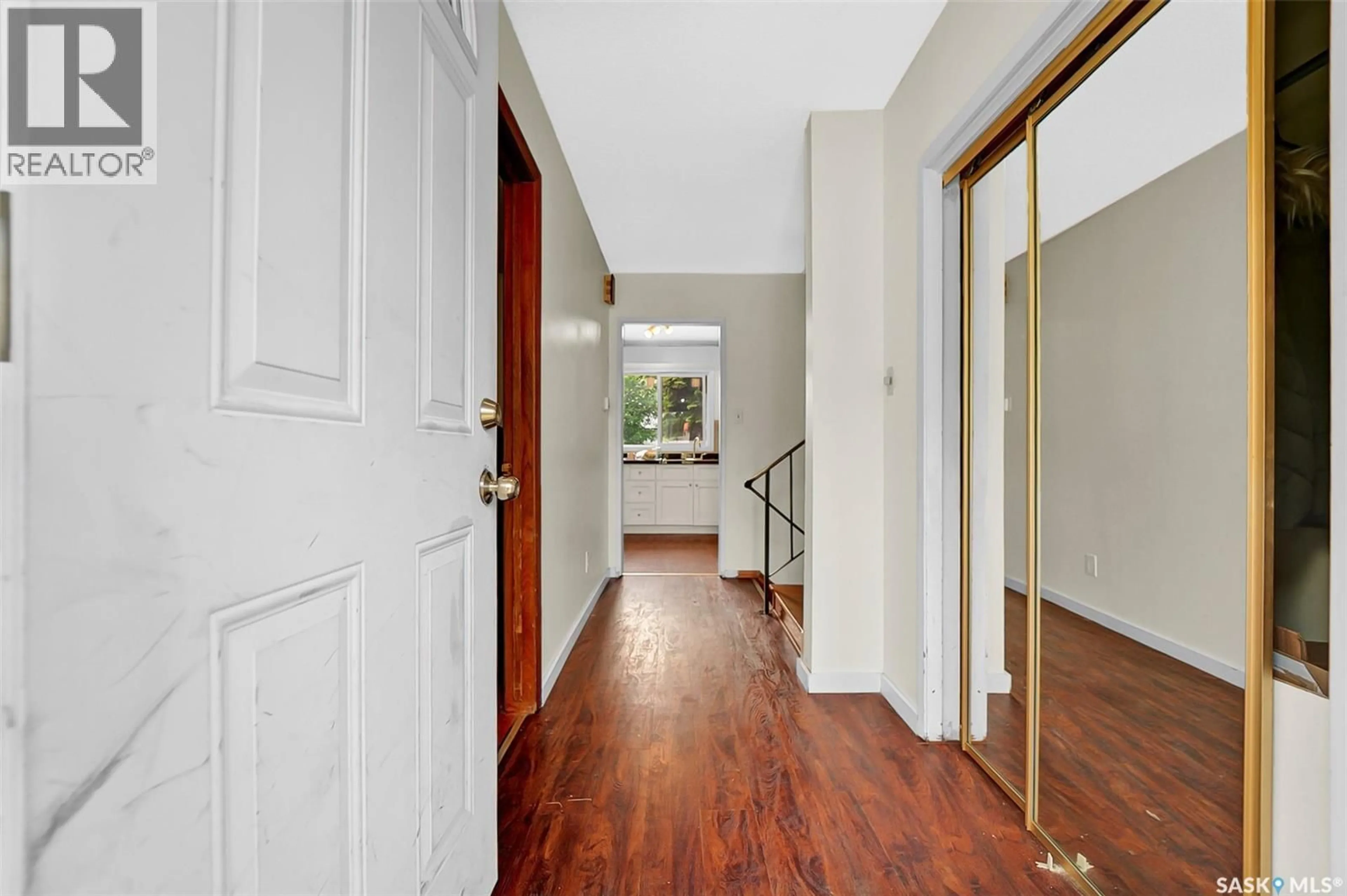 Indoor foyer for 3421 HARRINGTON STREET, Saskatoon Saskatchewan S7H3Y3