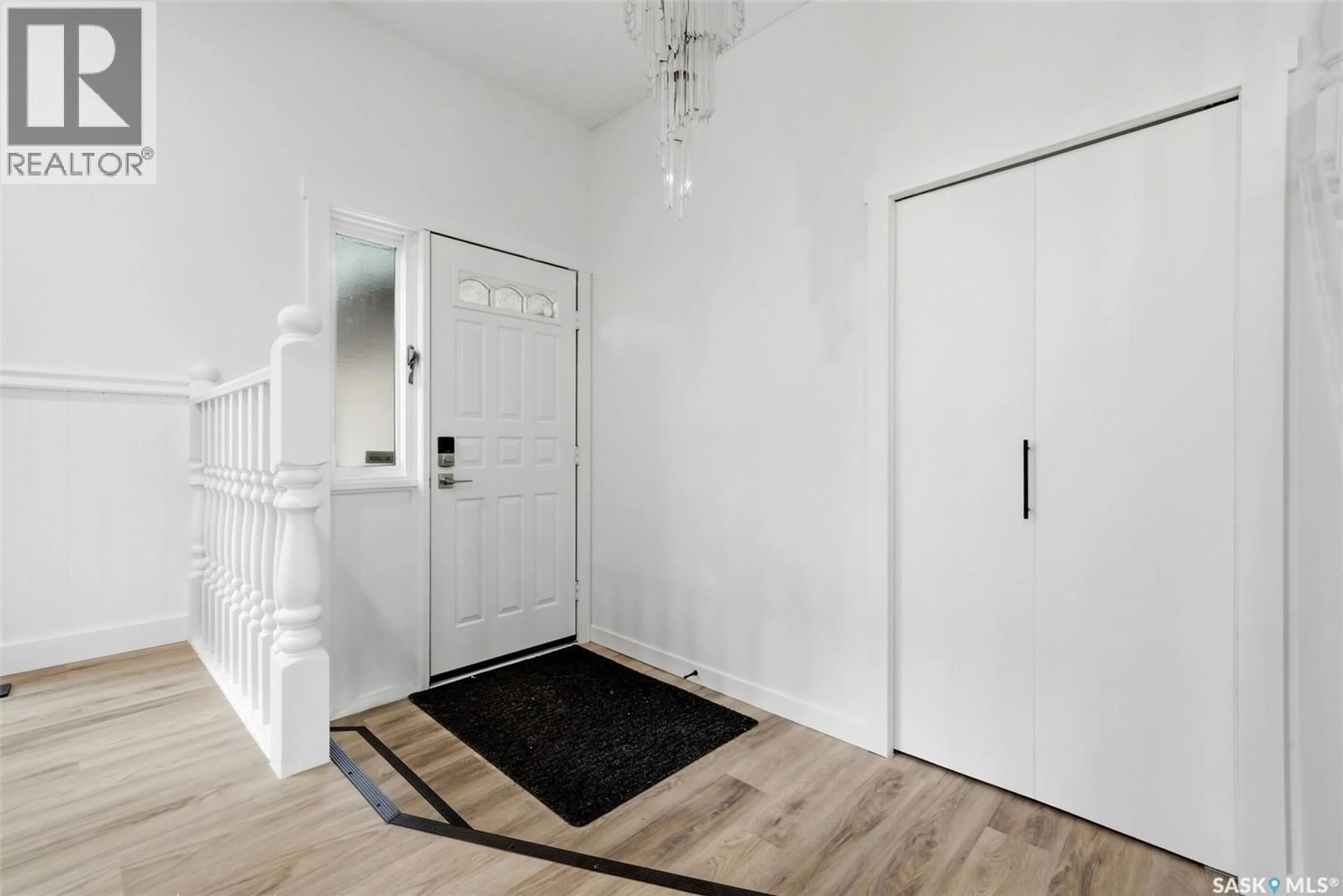 Indoor entryway for 1719 BOYD STREET, Regina Saskatchewan S4V1S5