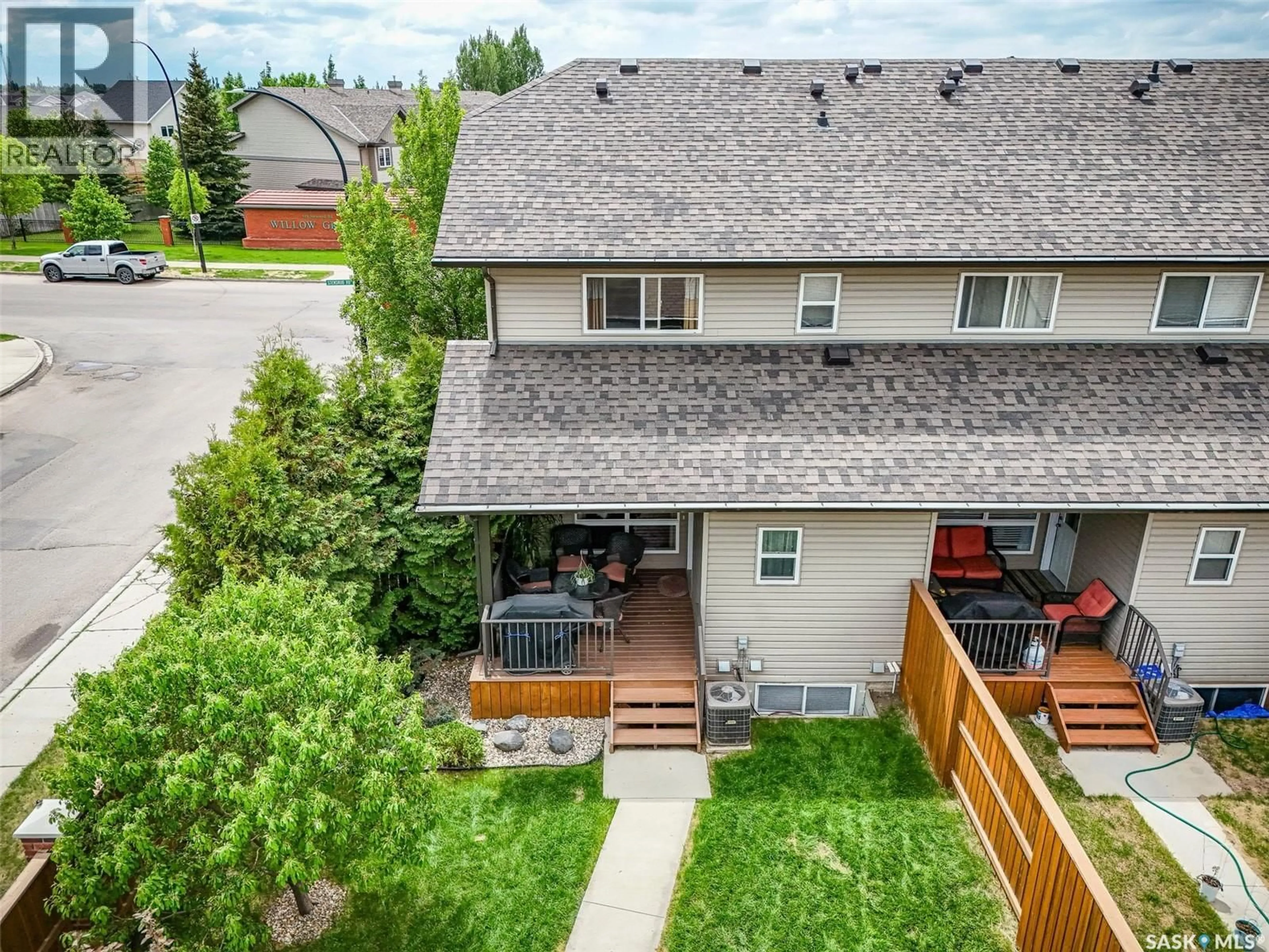 A pic from outside/outdoor area/front of a property/back of a property/a pic from drone, unknown for 610 - 101 STENSRUD ROAD, Saskatoon Saskatchewan S7W0E5