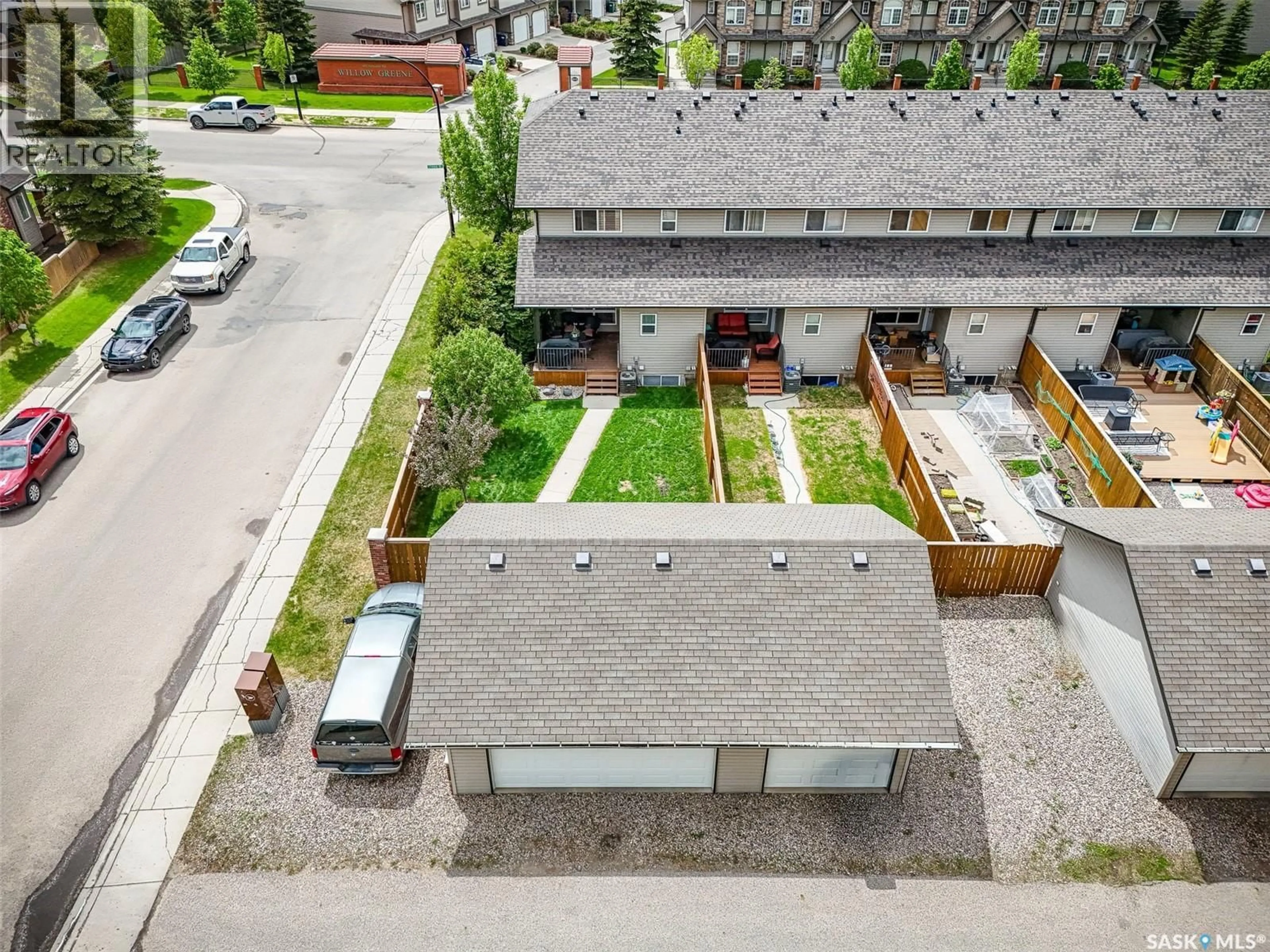 A pic from outside/outdoor area/front of a property/back of a property/a pic from drone, street for 610 - 101 STENSRUD ROAD, Saskatoon Saskatchewan S7W0E5