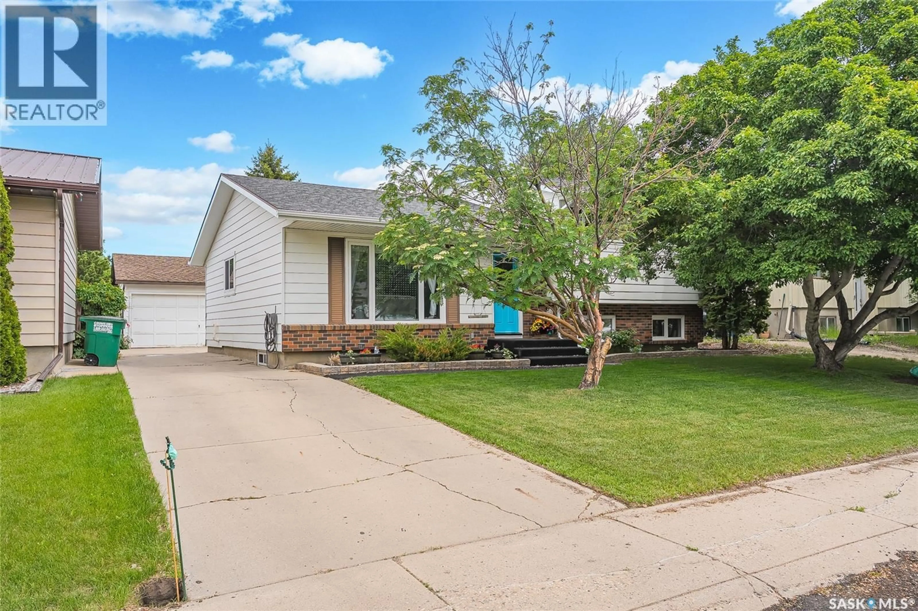 Home with vinyl exterior material, street for 162 MAKAROFF ROAD, Saskatoon Saskatchewan S7L6J9