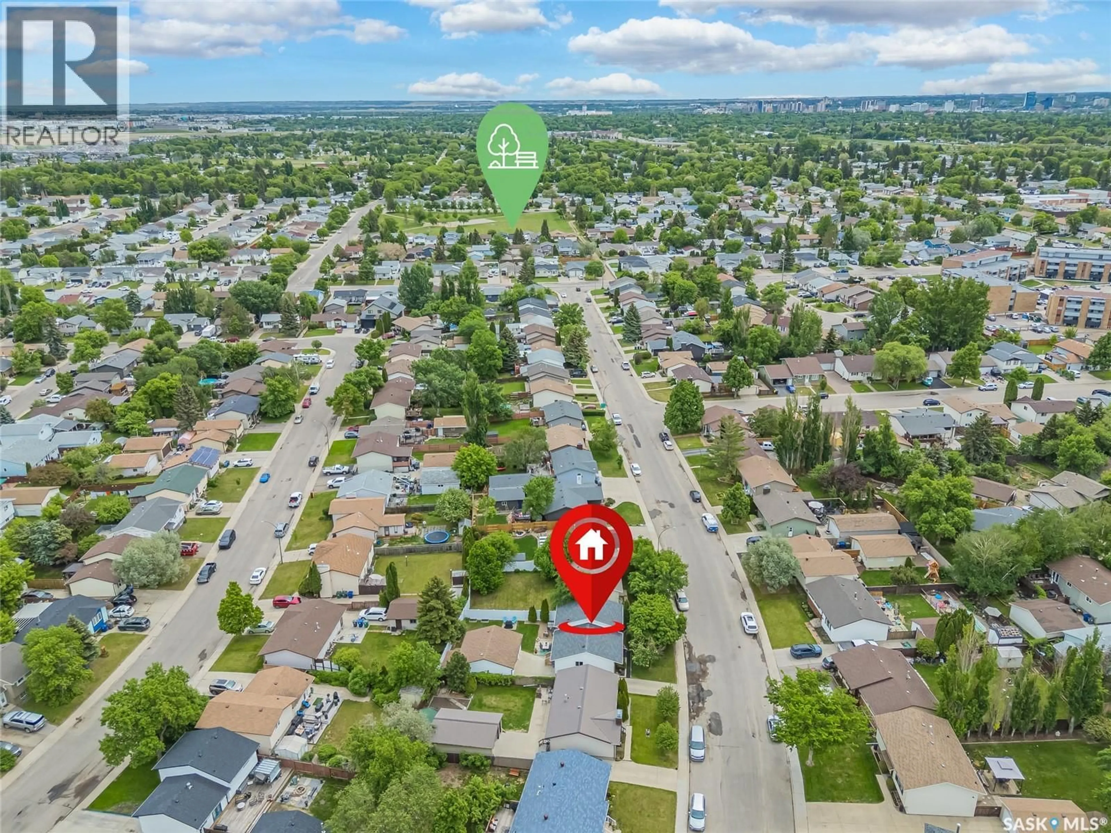 A pic from outside/outdoor area/front of a property/back of a property/a pic from drone, street for 162 MAKAROFF ROAD, Saskatoon Saskatchewan S7L6J9