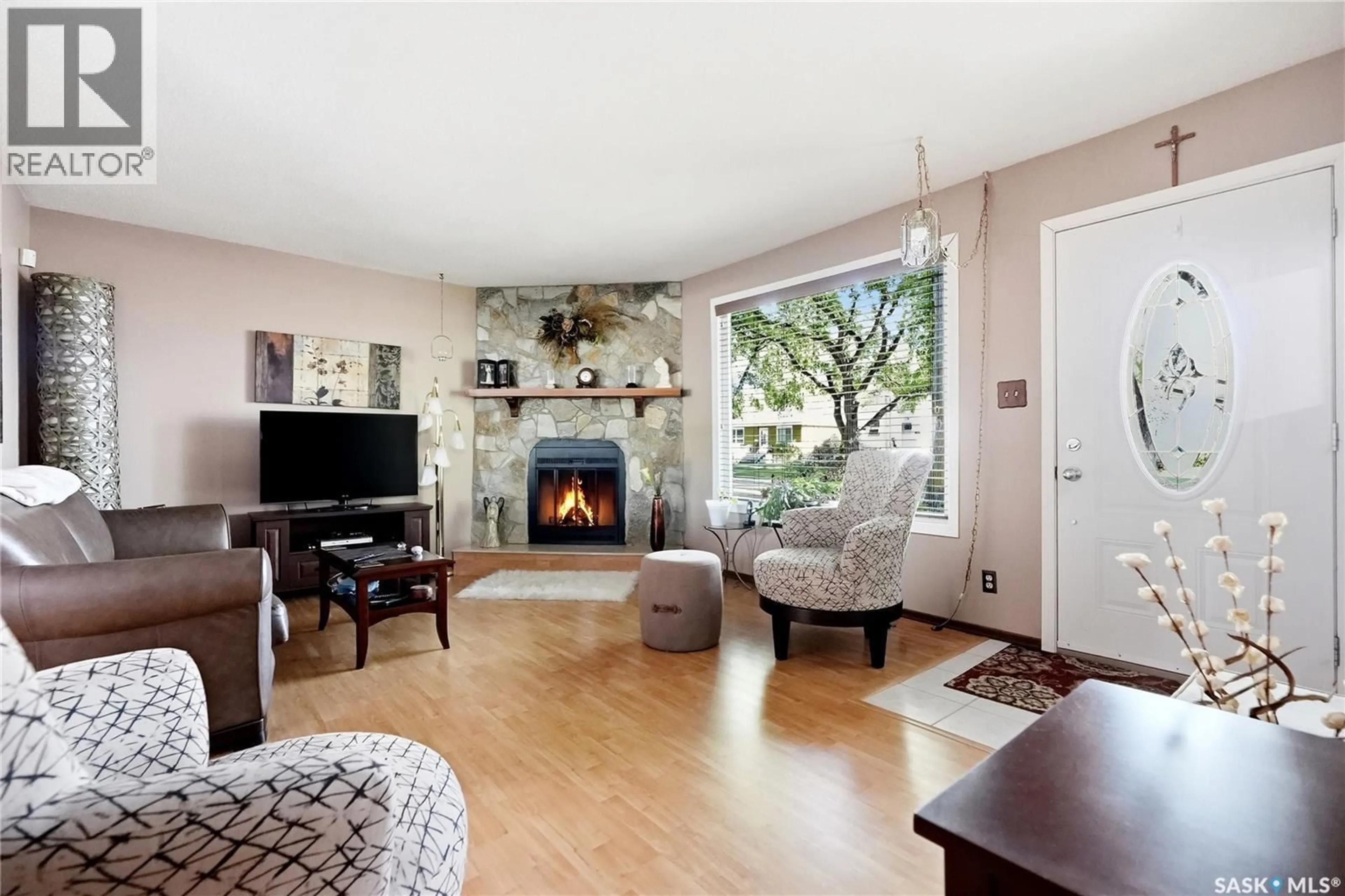 Living room with furniture, unknown for 1117 5TH STREET, Saskatoon Saskatchewan S7H1H4
