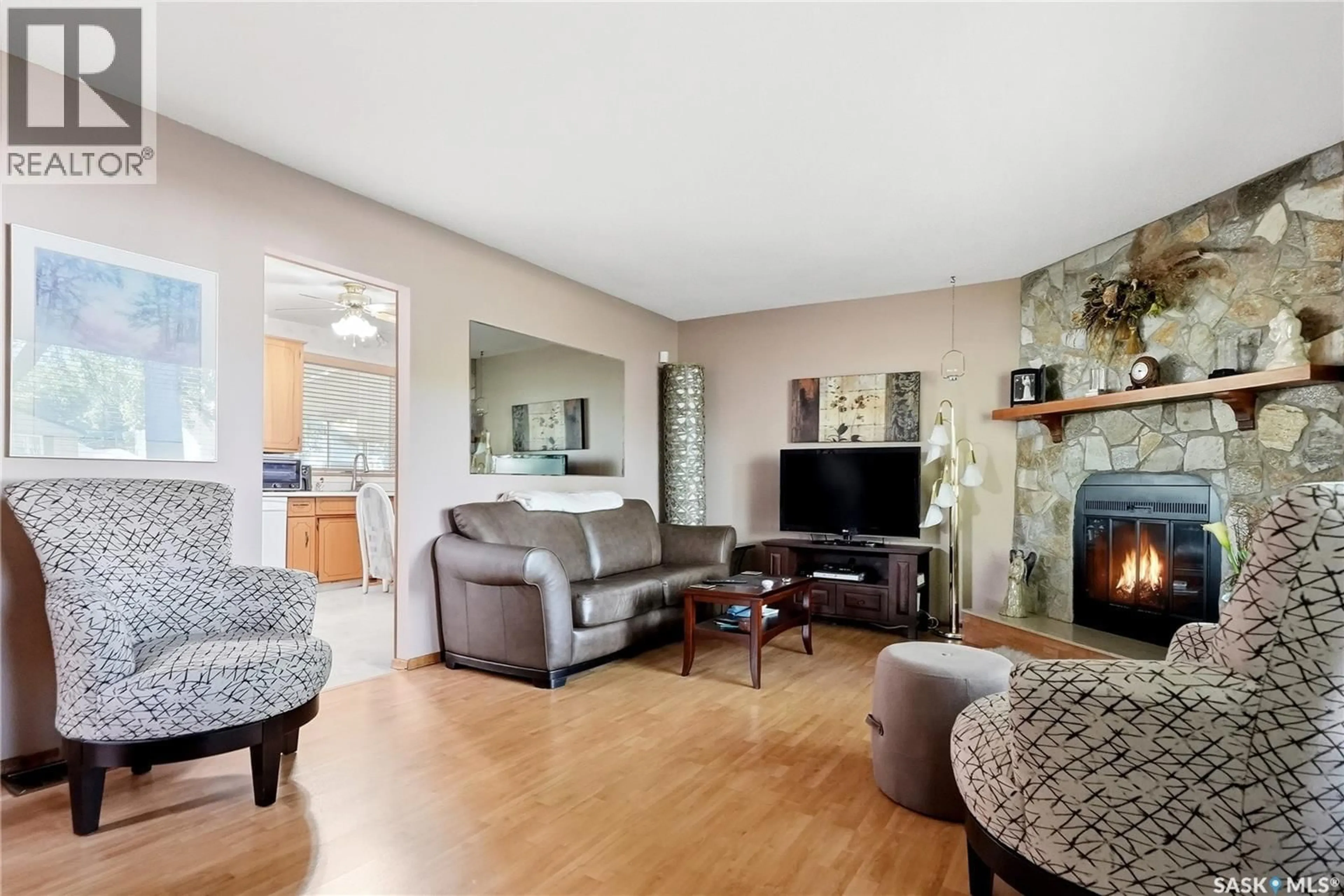 Living room with furniture, unknown for 1117 5TH STREET, Saskatoon Saskatchewan S7H1H4