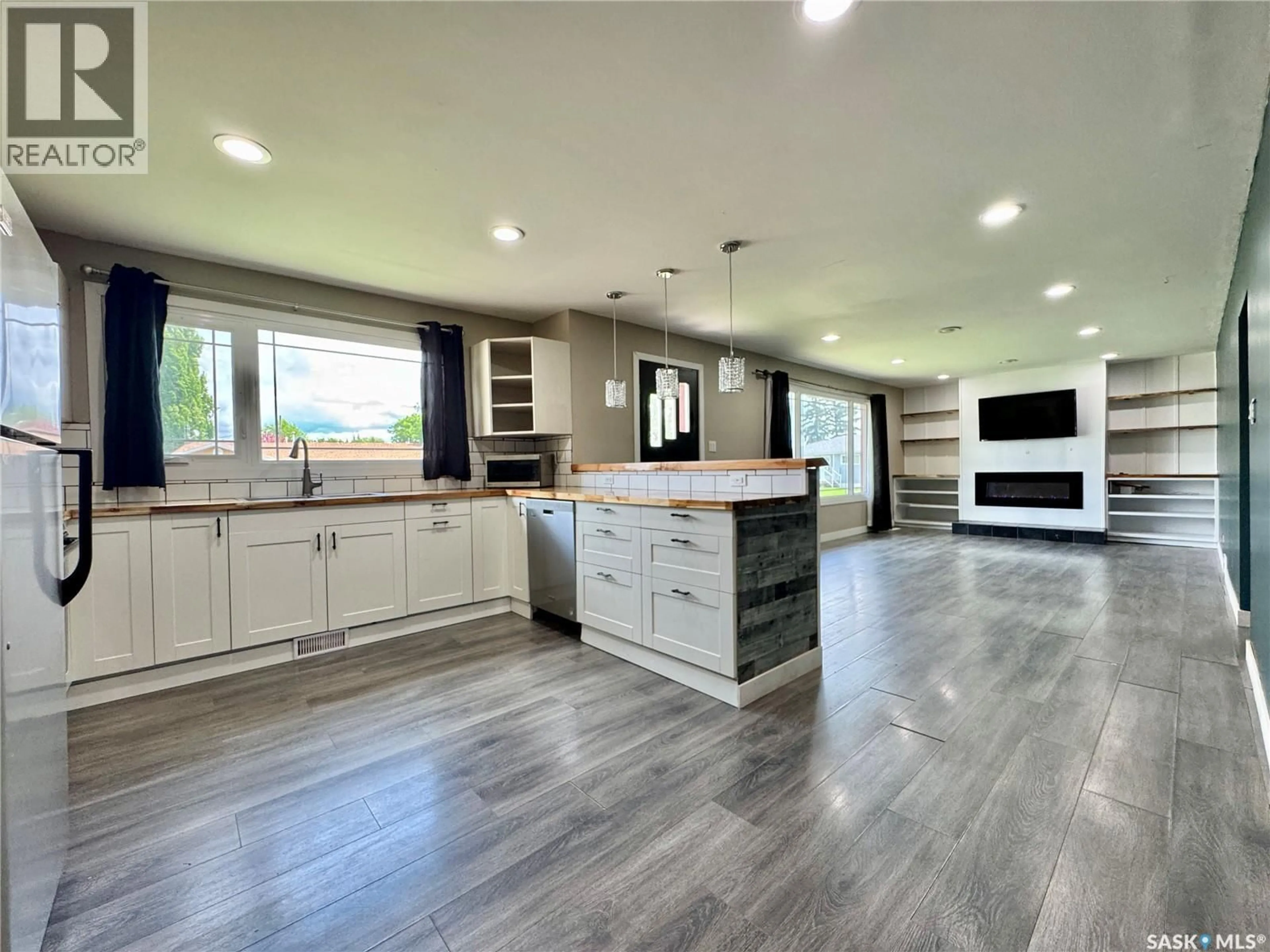Open concept kitchen, unknown for 302 MAPLE BAY, Langenburg Saskatchewan S0A2A0