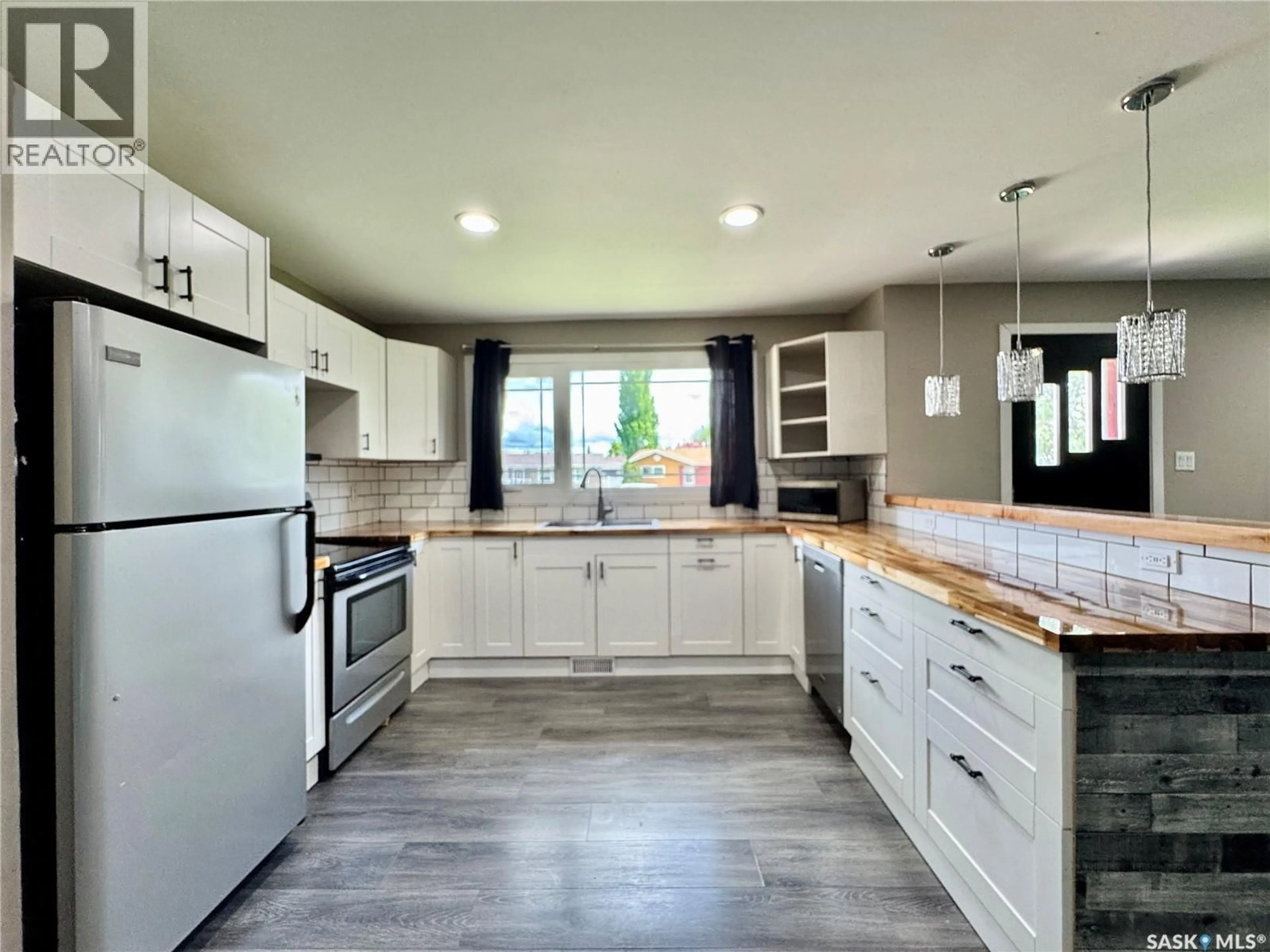 Open concept kitchen, unknown for 302 MAPLE BAY, Langenburg Saskatchewan S0A2A0