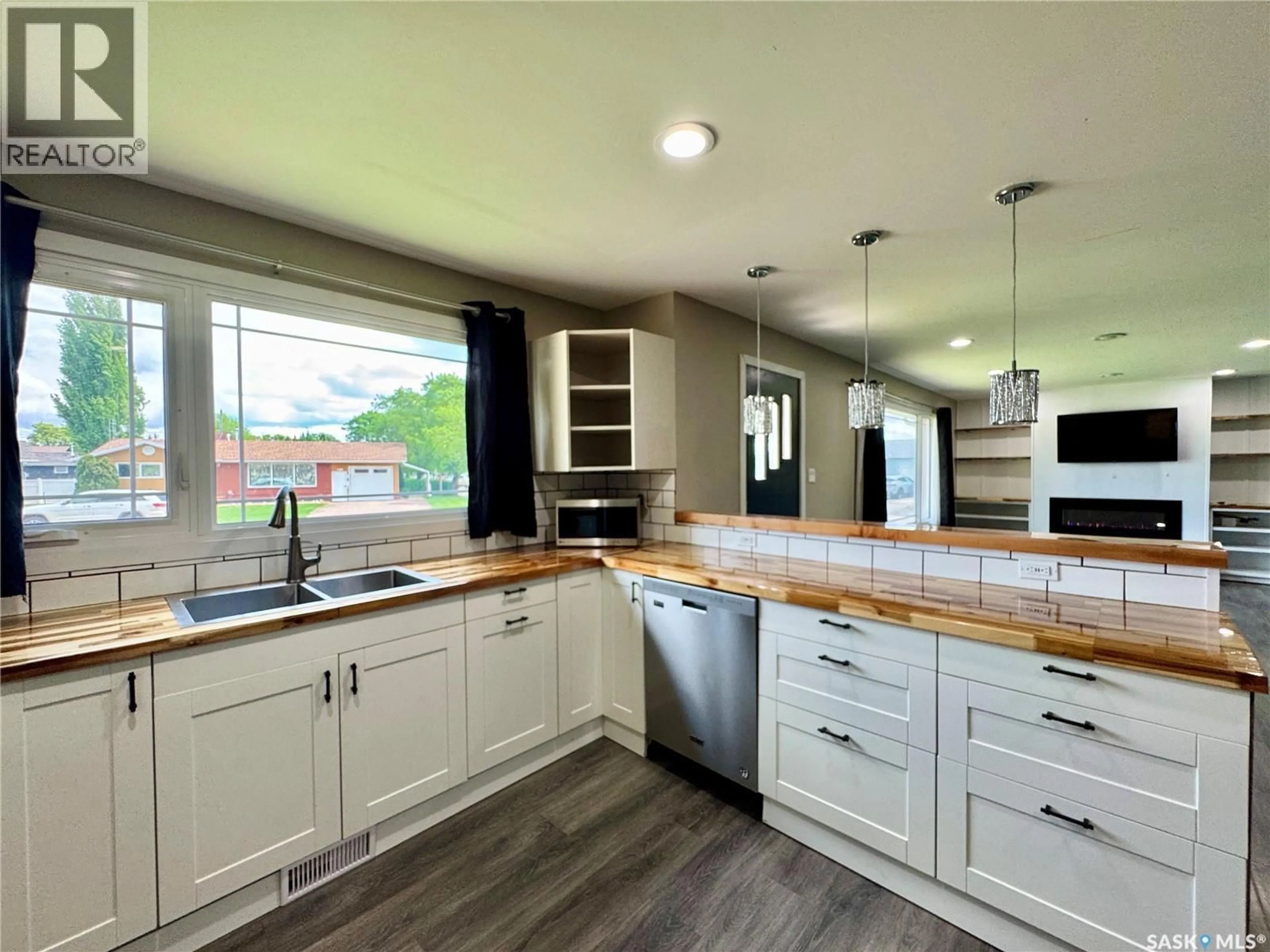 Open concept kitchen, unknown for 302 MAPLE BAY, Langenburg Saskatchewan S0A2A0