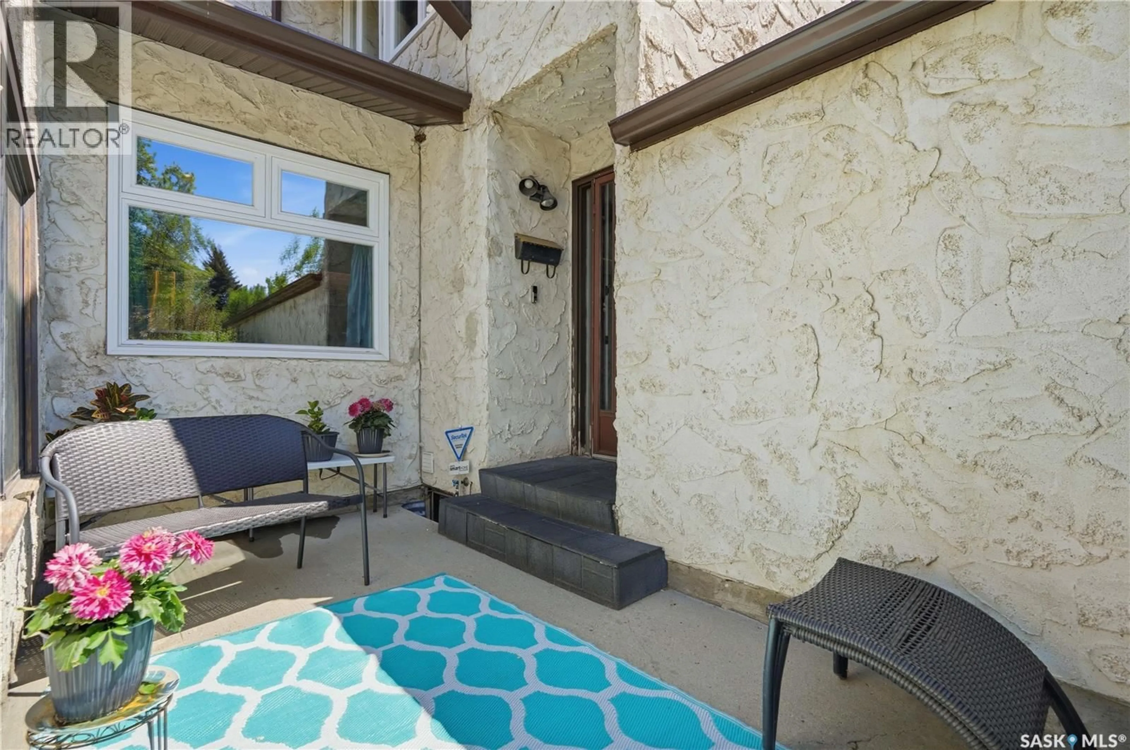 Patio, street for 39 LAVERENDRYE WAY, Regina Saskatchewan S4S5Z6