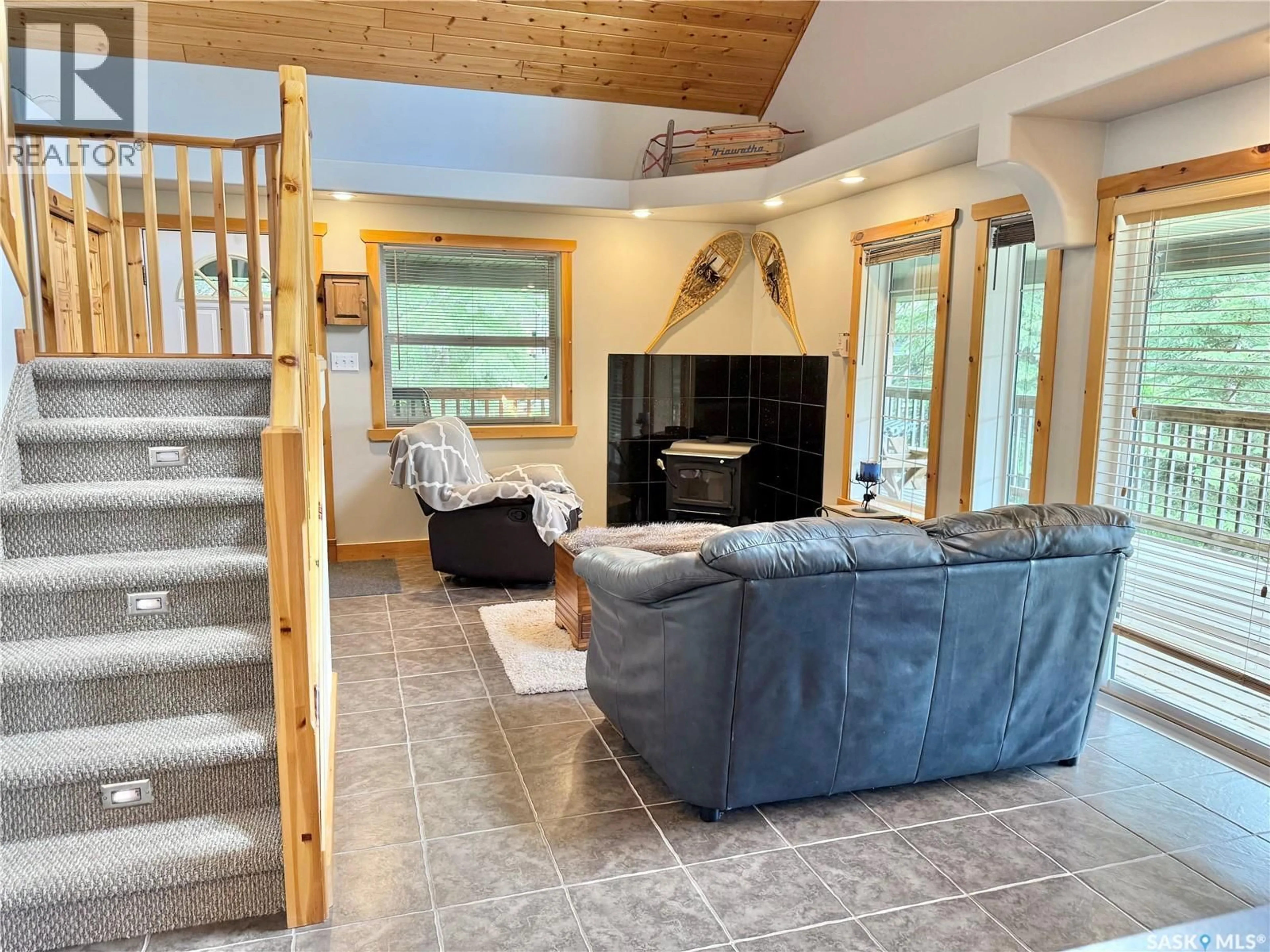 Living room with furniture, unknown for 327 VENTURE ROAD, Pebble Baye Saskatchewan S0J2G0