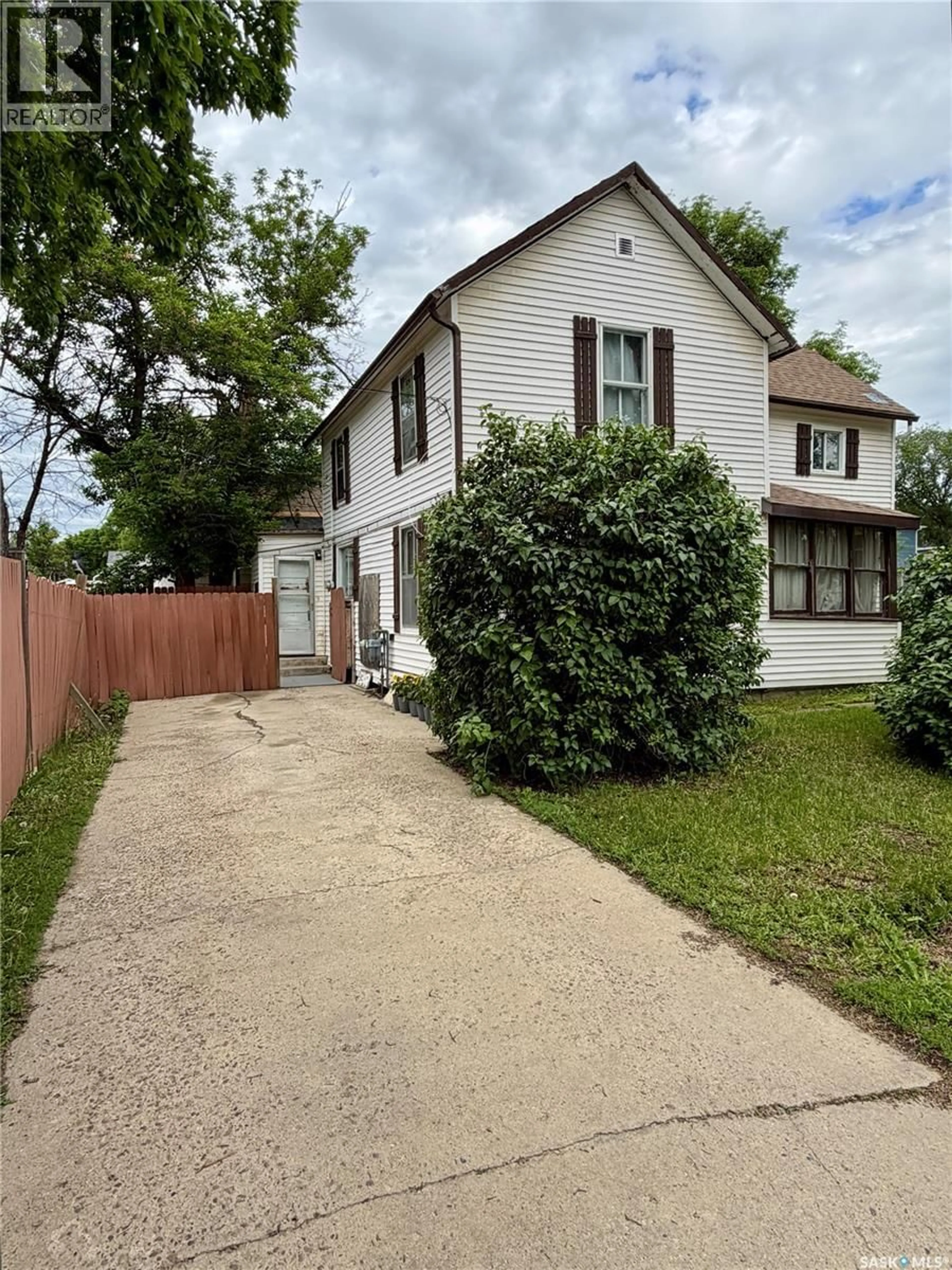 A pic from outside/outdoor area/front of a property/back of a property/a pic from drone, street for 233 HERBERT STREET, Swift Current Saskatchewan S9H1M3
