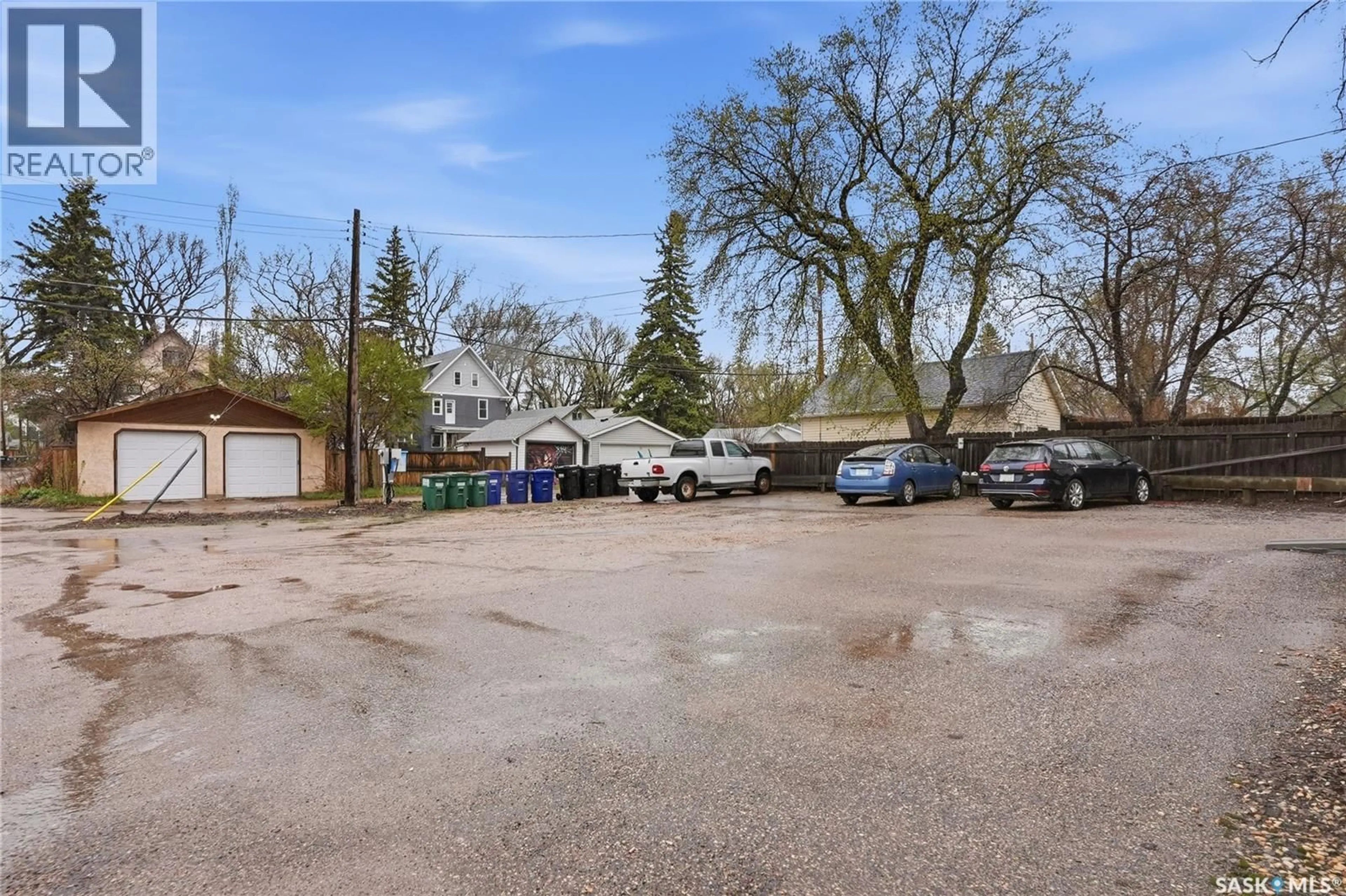 Parking for 813 12TH STREET, Saskatoon Saskatchewan S7N0H7