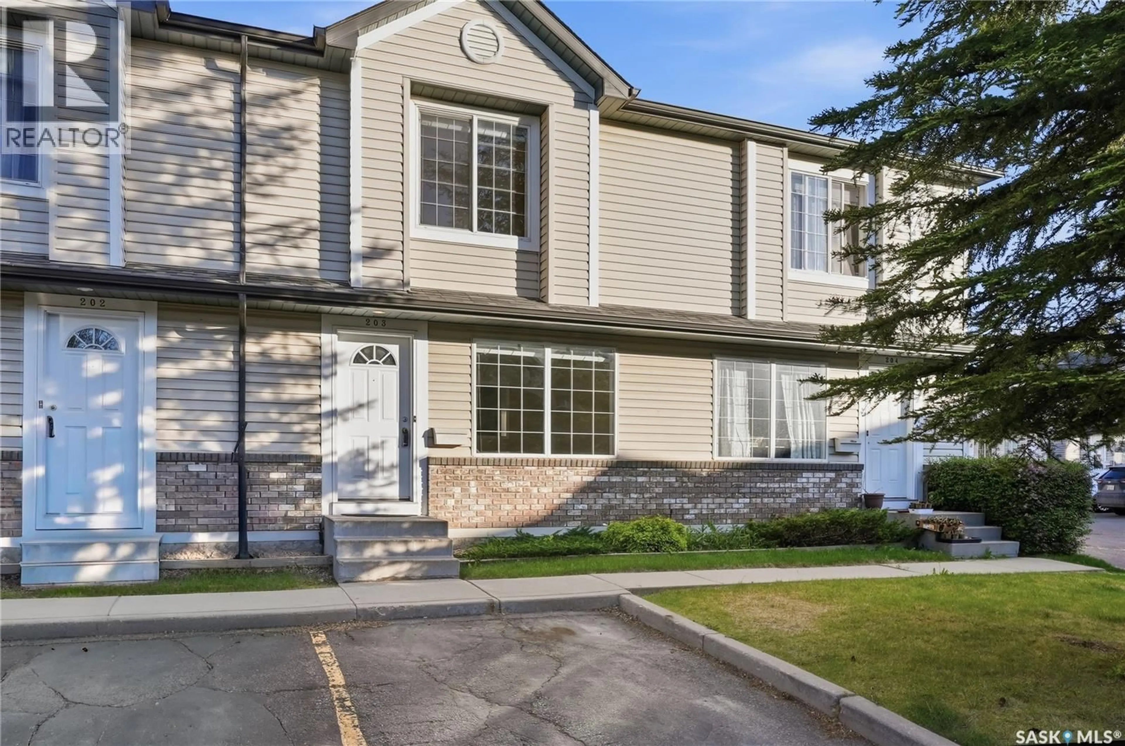 Home with vinyl exterior material, street for 203 - 670 KENDERDINE ROAD, Saskatoon Saskatchewan S7N4W2