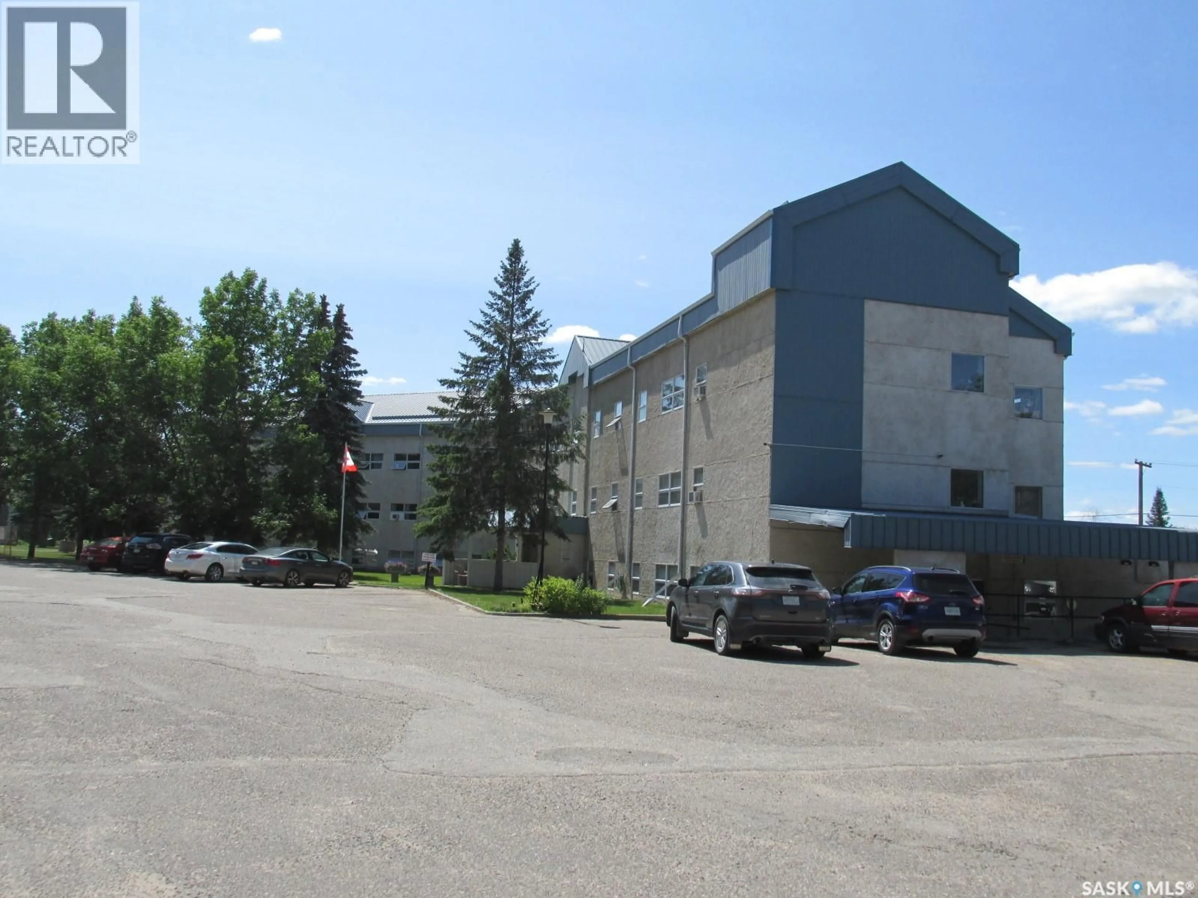 Parking for 312 102 MANOR DRIVE, Nipawin Saskatchewan S0E1E0