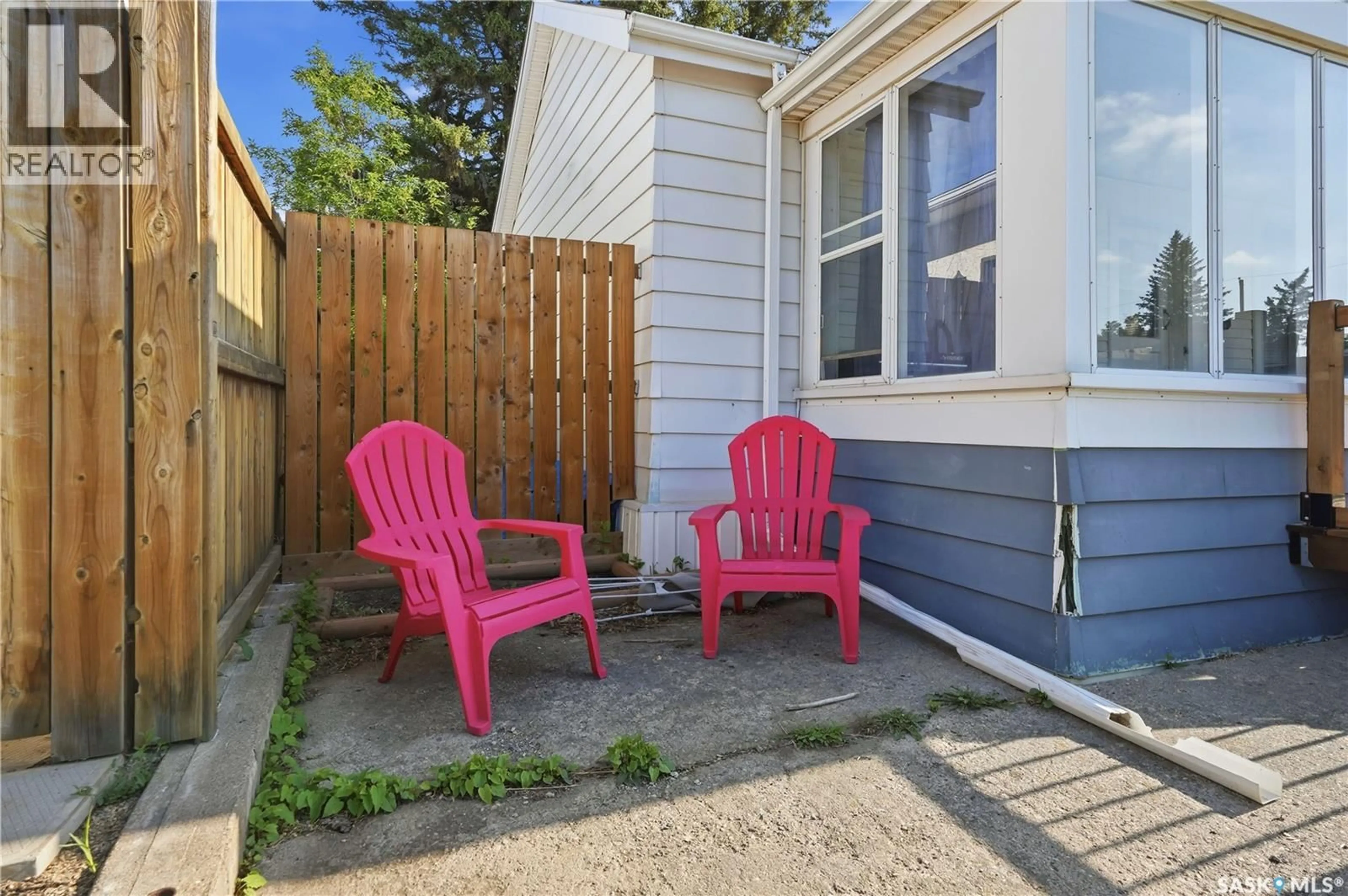 Patio, street for 412 VAUGHAN STREET, Moose Jaw Saskatchewan S6H5N2