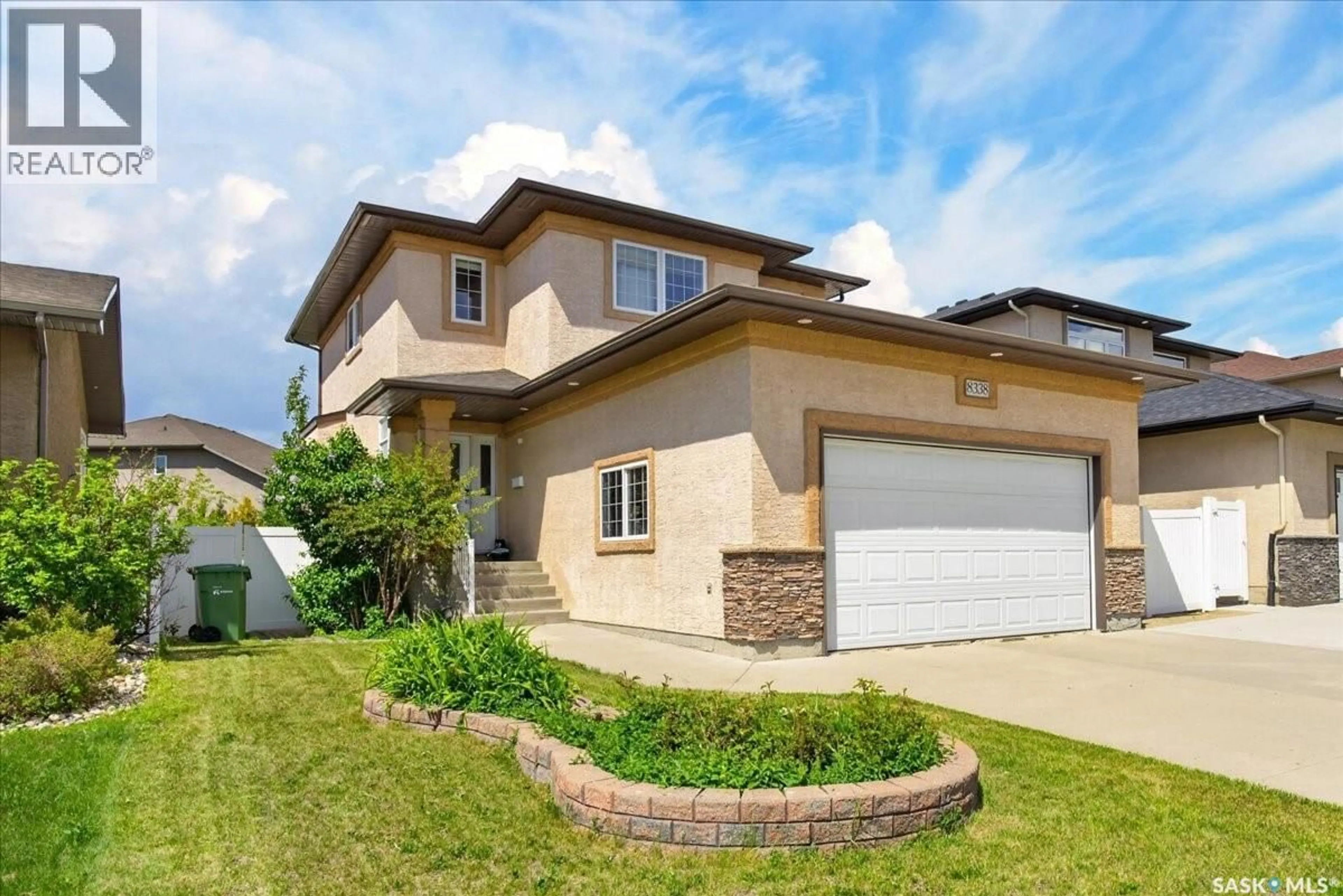 Home with vinyl exterior material, street for 8338 WASCANA GARDENS WAY, Regina Saskatchewan S4V1E8