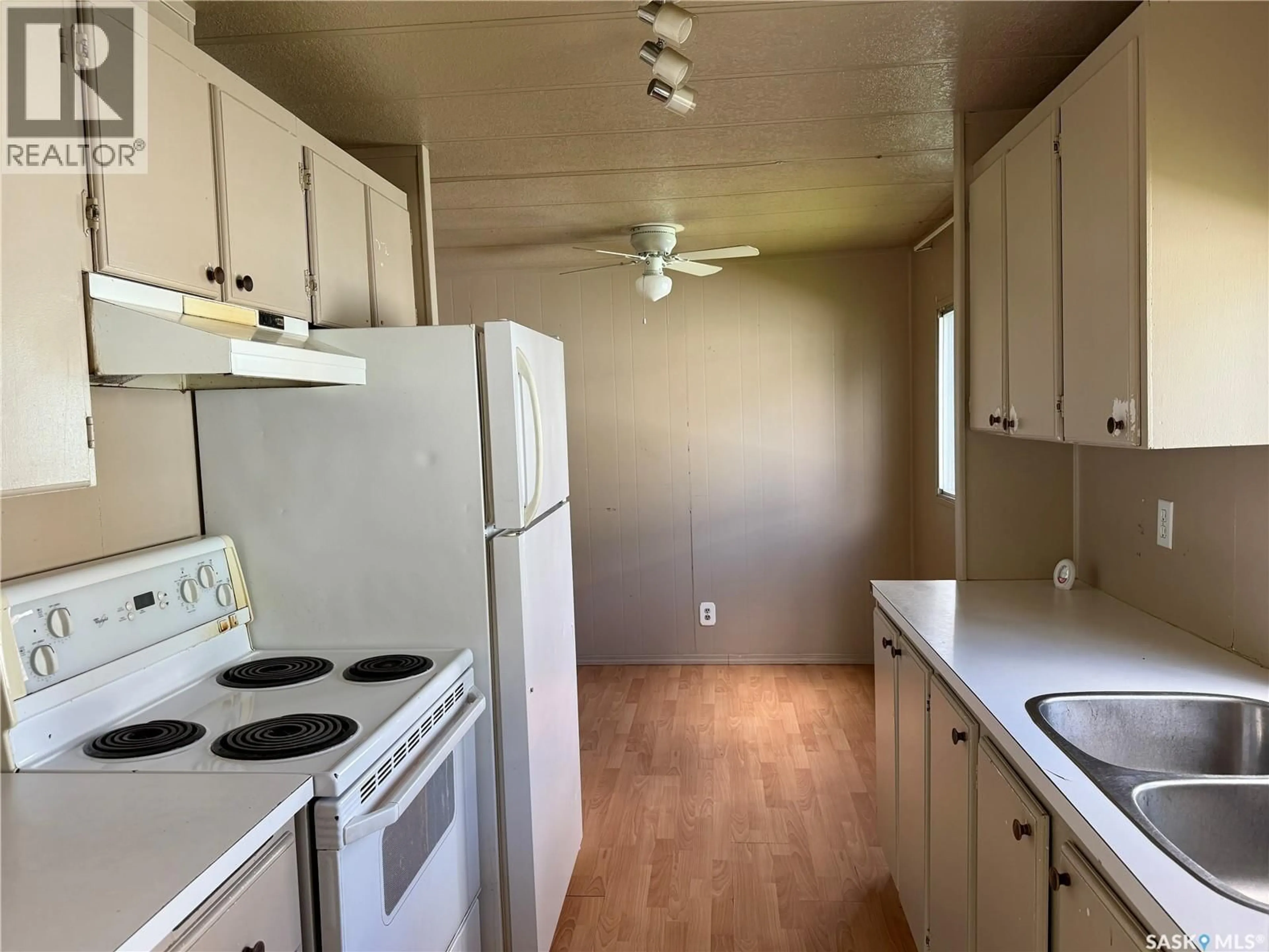 Standard kitchen, wood/laminate floor for 209 NELSON PLACE, Warman Saskatchewan S0K4S0