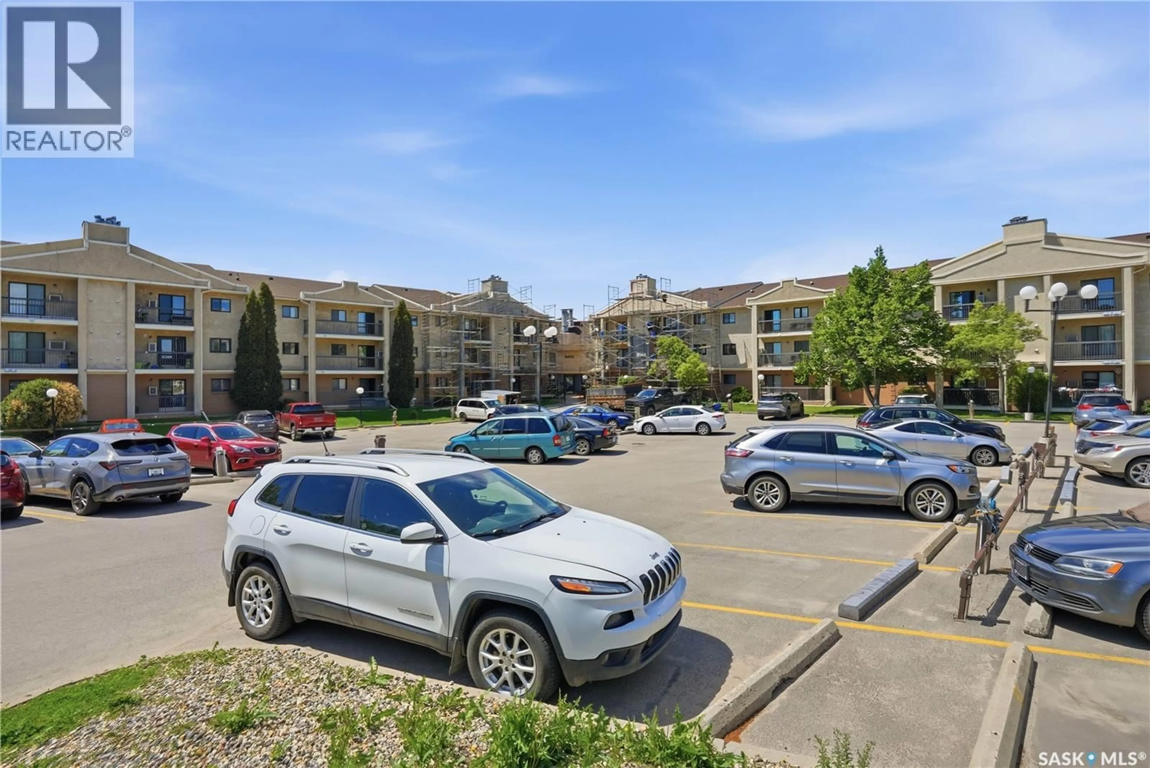 A pic from outside/outdoor area/front of a property/back of a property/a pic from drone, street for 212 3420 PARK STREET, Regina Saskatchewan S4V2M9